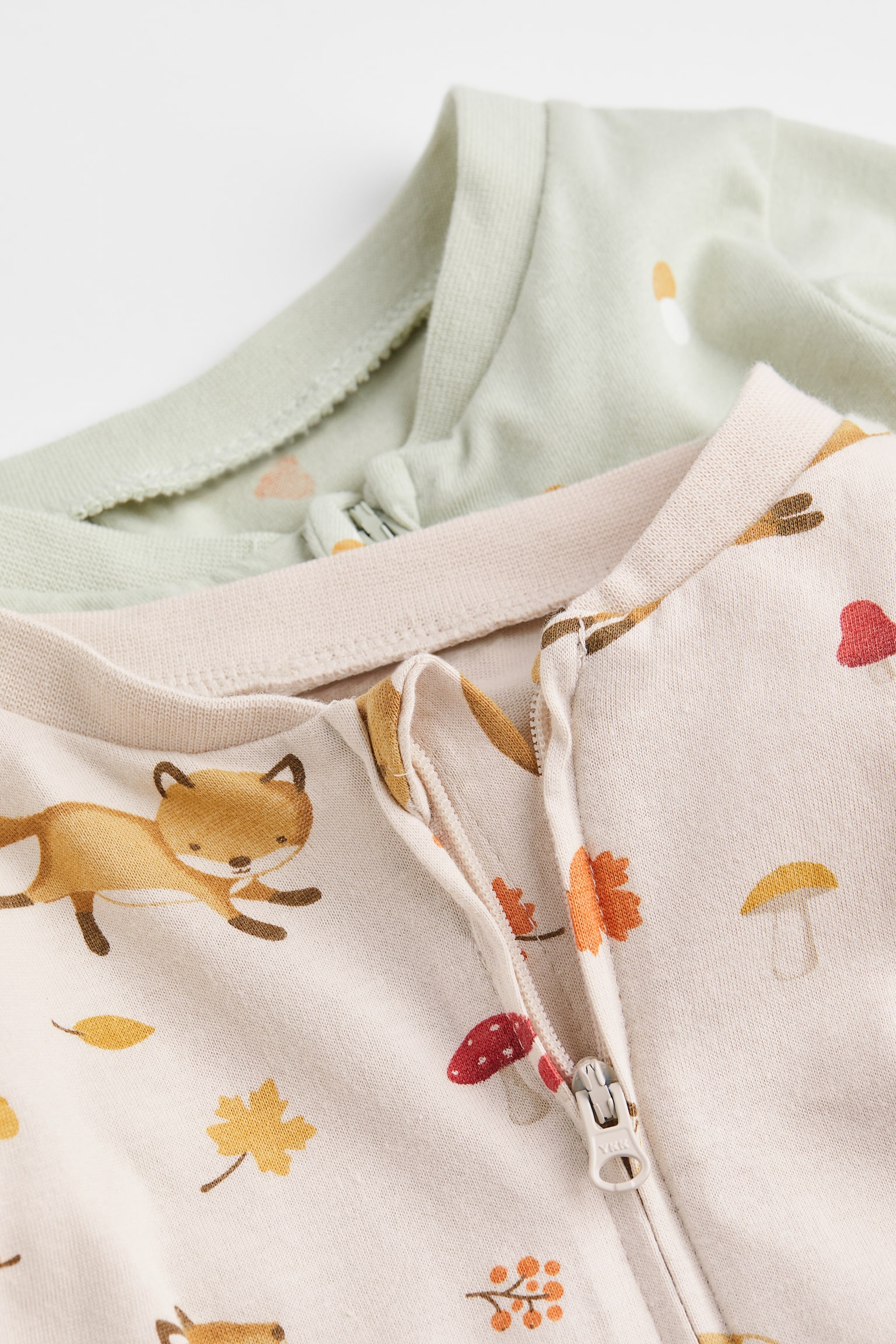 2er-Pack Schlafanzüge aus Baumwolle - Hellgrün/Füchse/Hellgrün/Waldtiere/Rosa/Leopardenmuster/Hellrosa/Gepunktet/Helles Mattgrün/Geblümt/Weiss/Gepunktet/Marineblau/Weltall/Beige/Herzen/Weiss/Hellrosa/Hellblau/Dinosaurier/Lila/Geblümt - 2