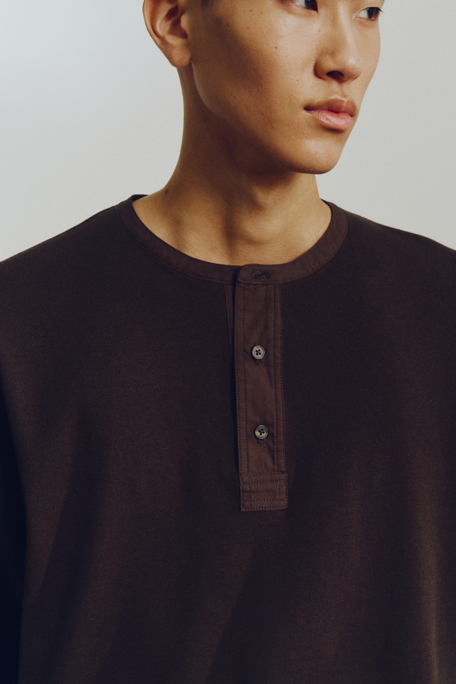 חולצת הנלי מתערובת פשתן Loose Fit - חום כהה/בז' בהיר - 3