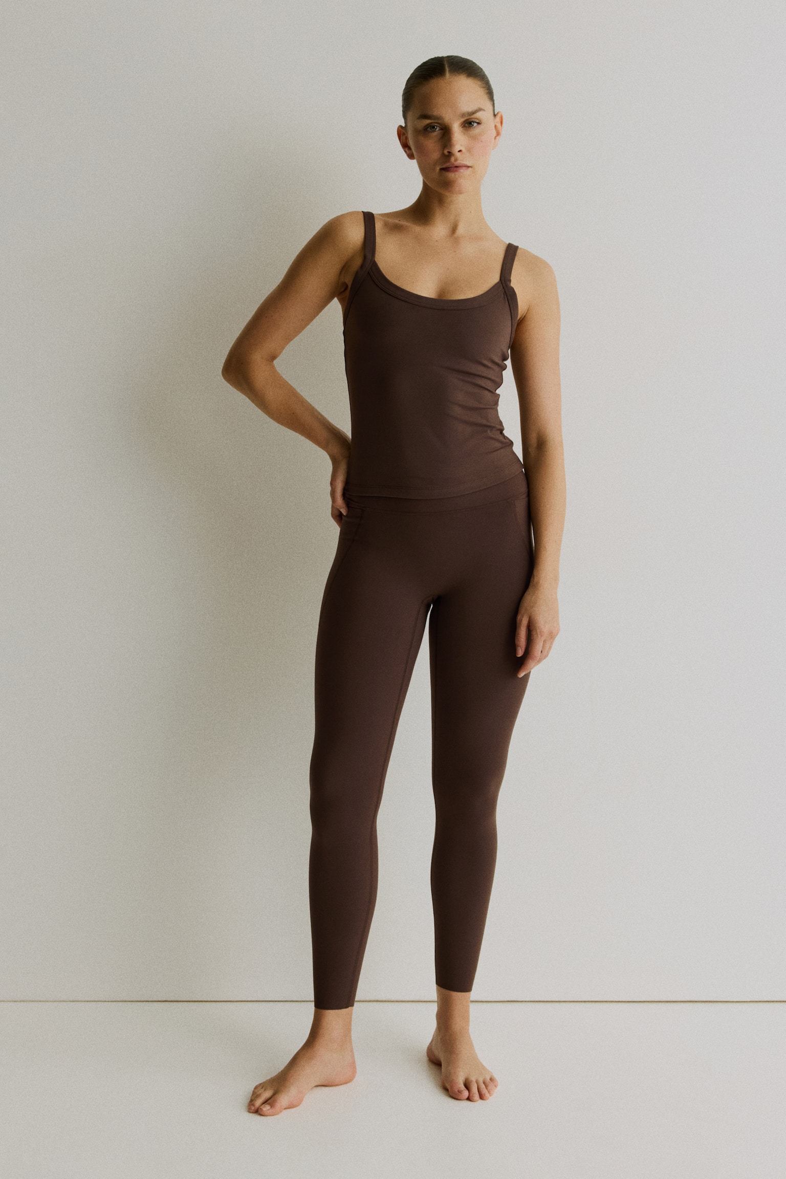 Pocket-detail sports leggings with SoftMove™ - Choco mocha/Chocolate plum/Black/Light dusty purple/Dark brown/Dark grey - 1
