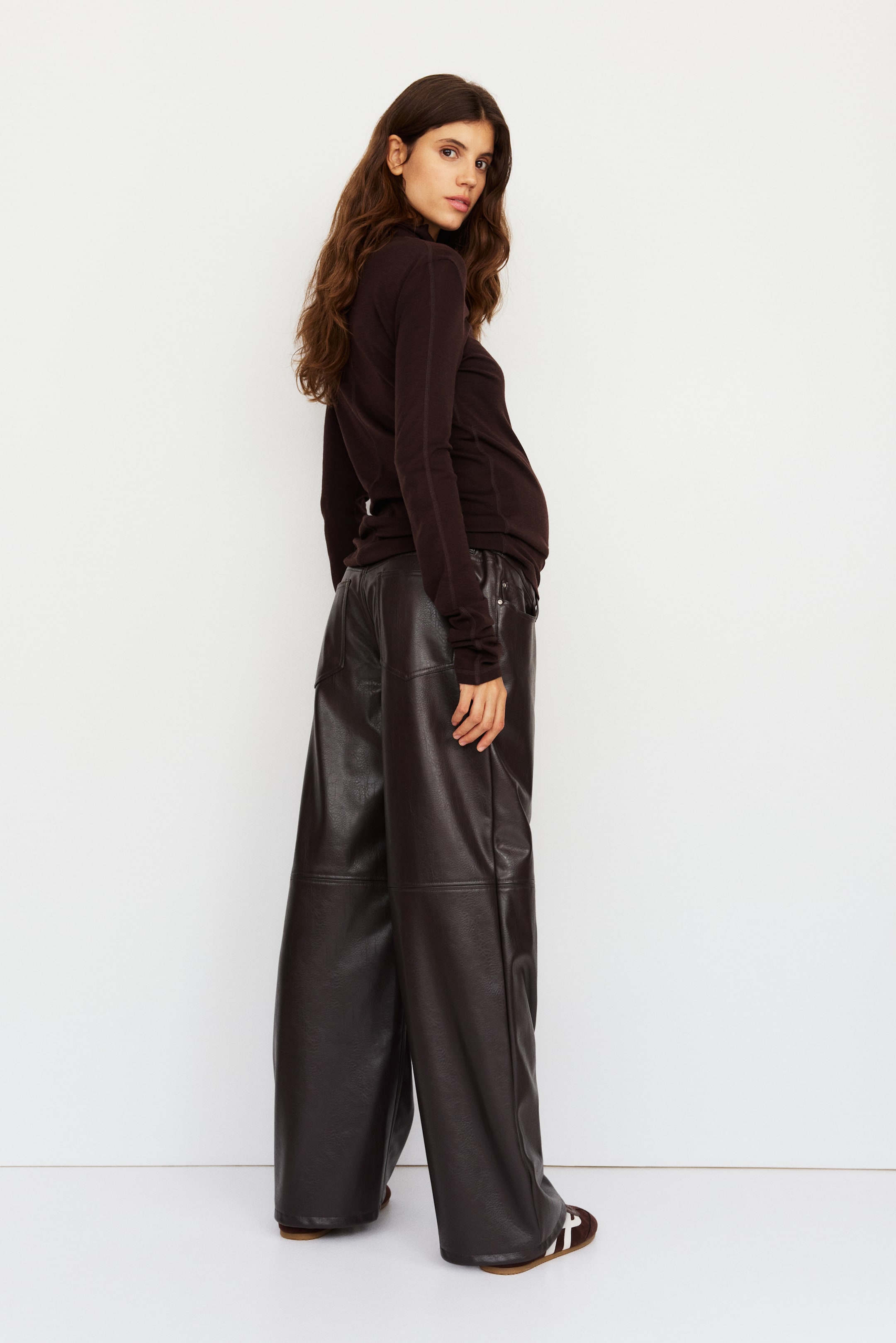 Zobacz większy obraz: MAMA Proste spodnie - Ciemnobrązowy - ONA | H&M PL 3