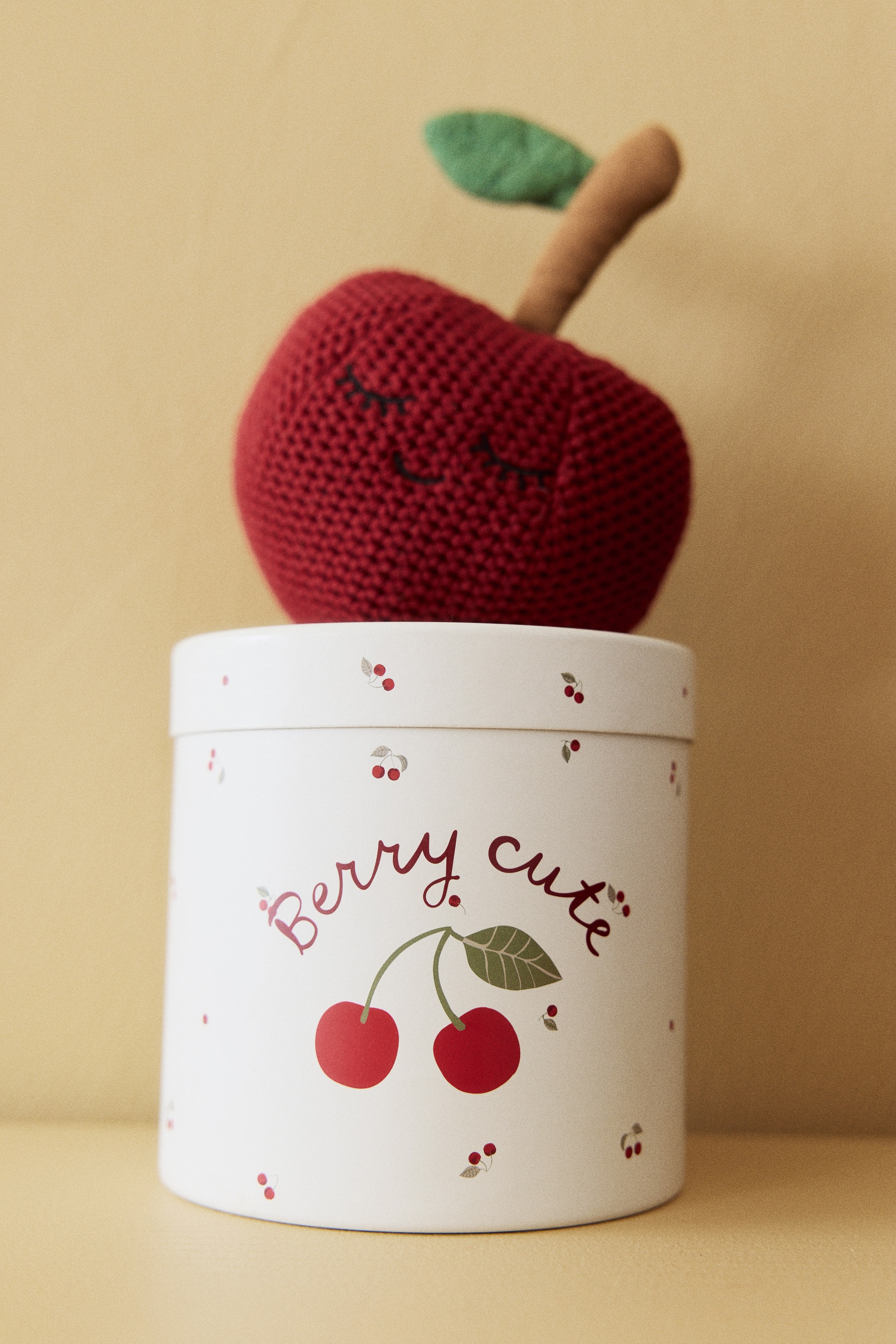 Cherry Rattle - Red/cherry