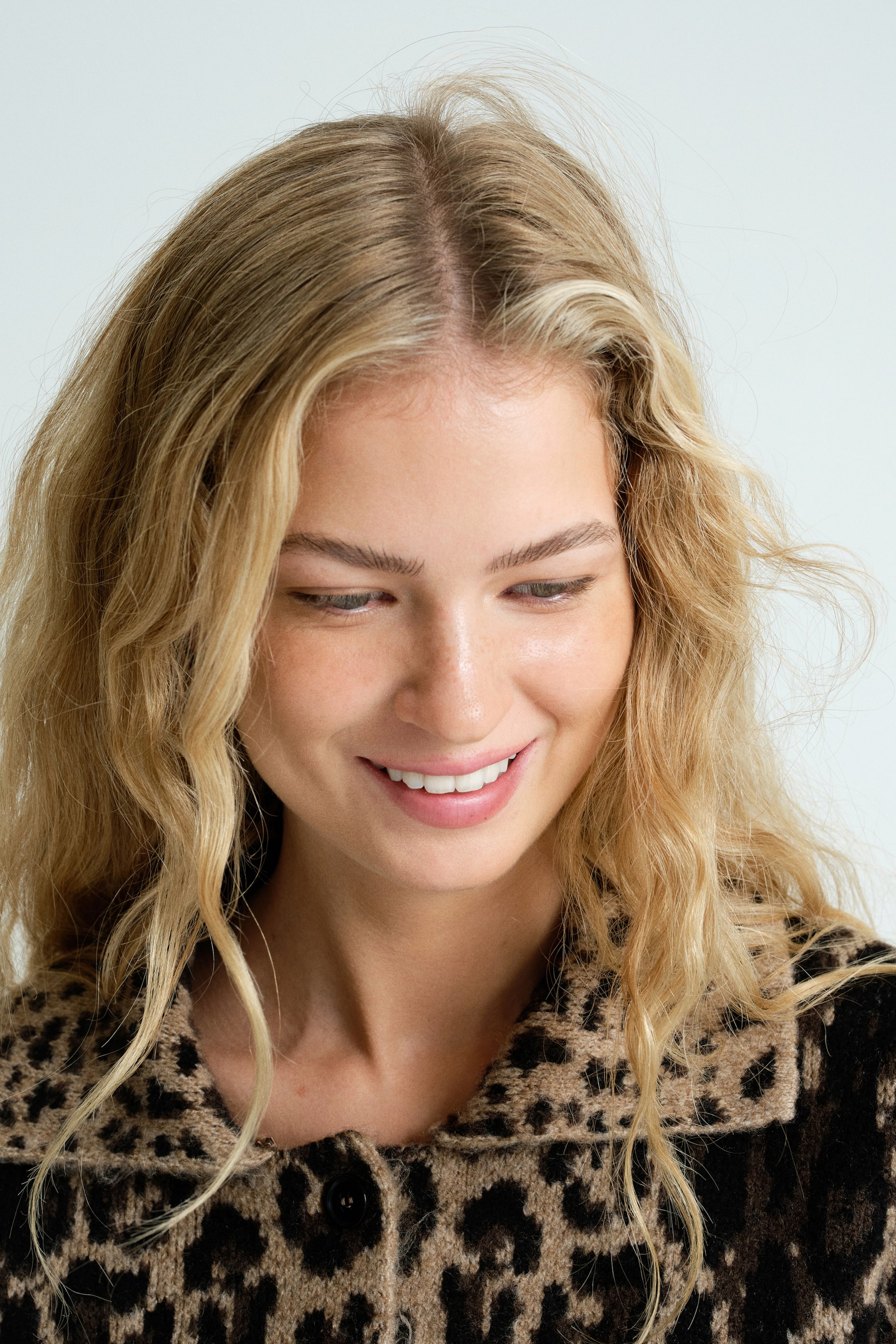 Büyük resmi görüntüle: Yakalı Hırka - Bej/Leopar desenli - KADIN | H&M TR 3