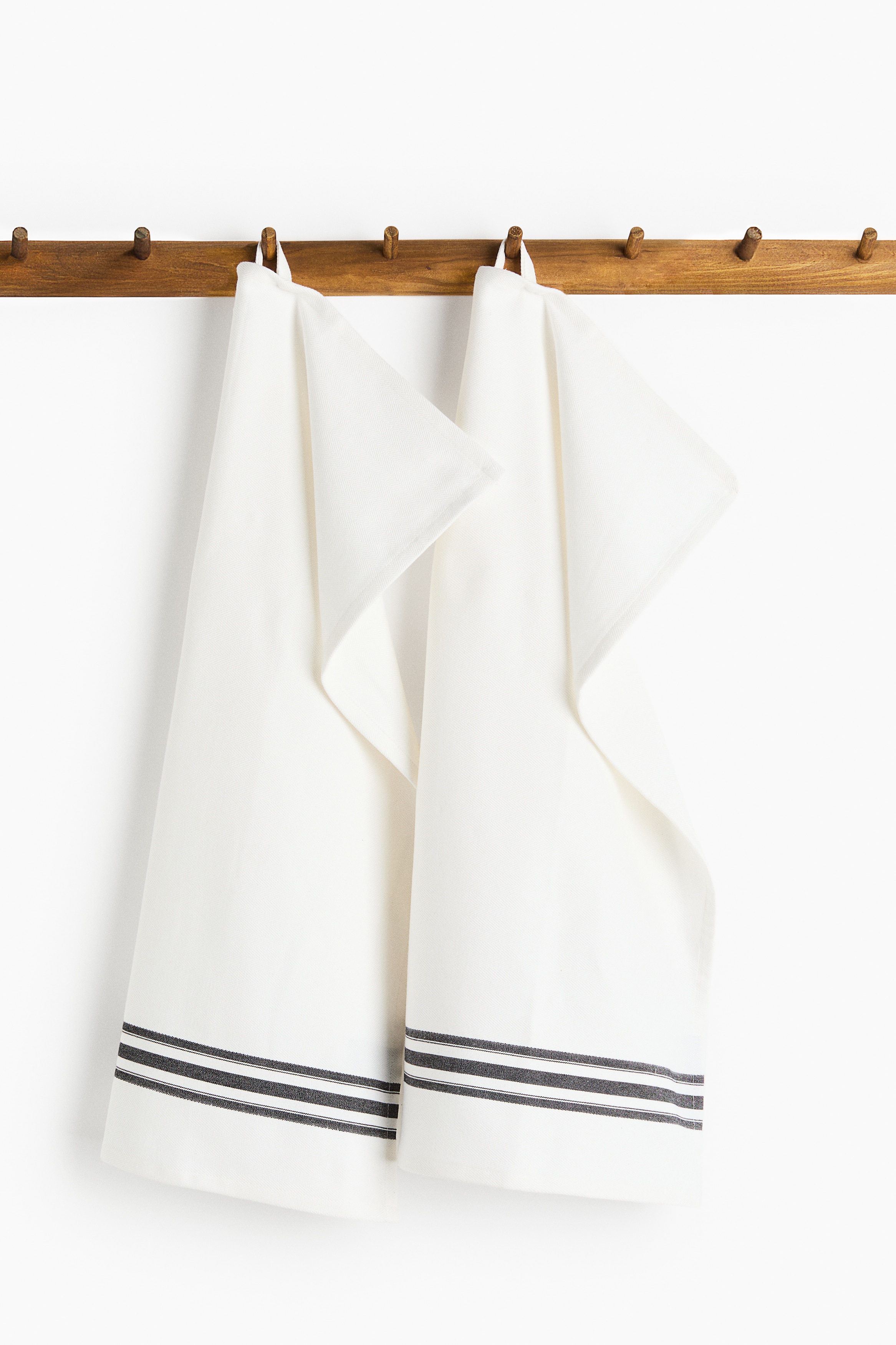 2-pack herringbone tea towelsModel