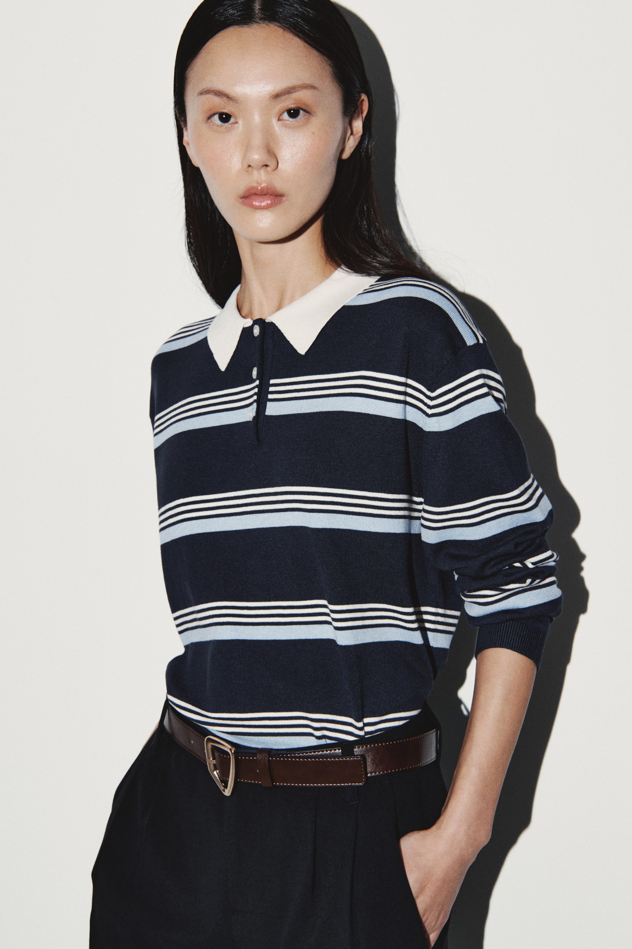 이미지 확대 보기: 파인니트 폴로셔츠 - 네이비 블루/스트라이프 - 여성 | H&M KR 1