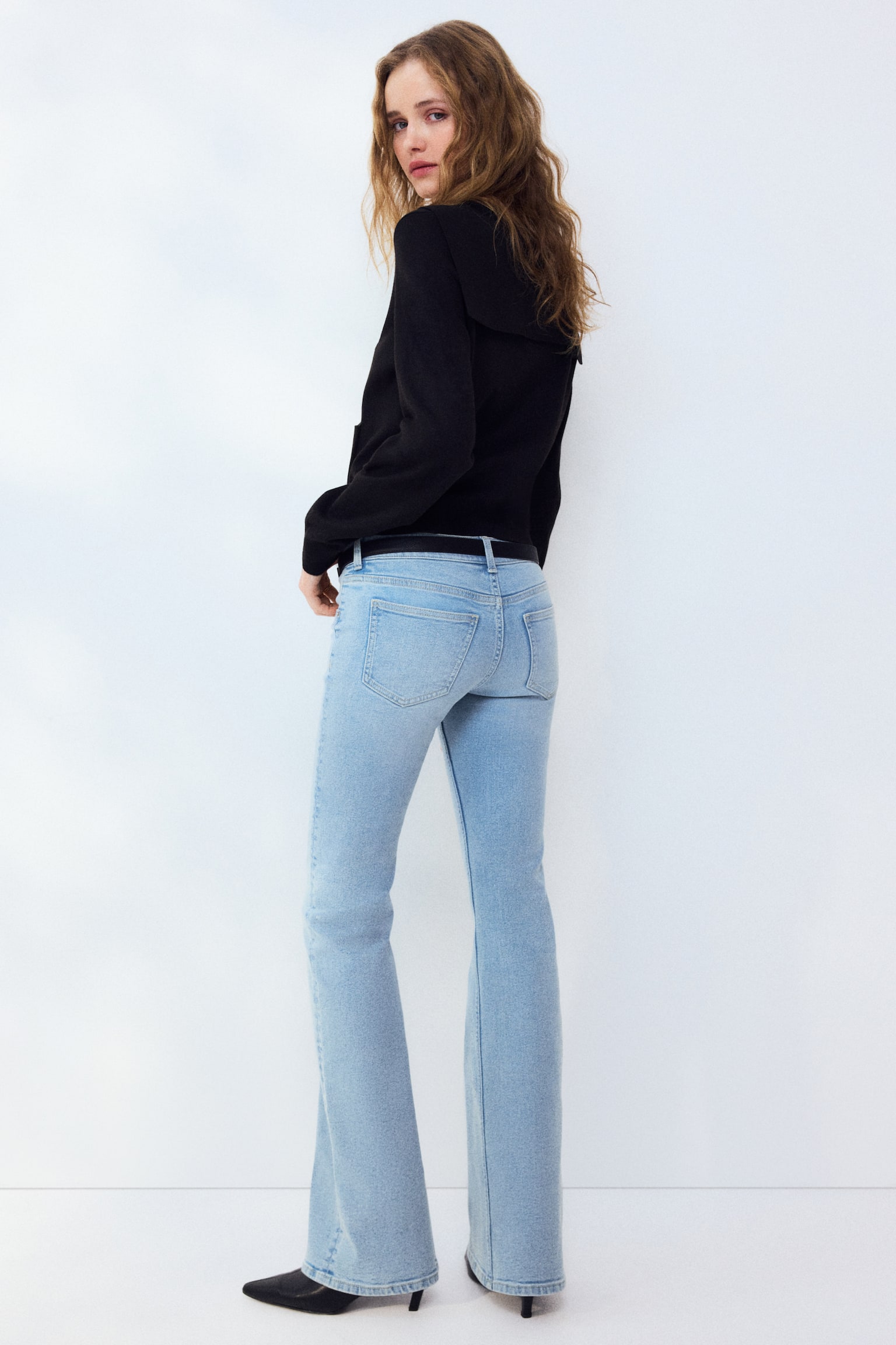 Flared Low Jeans - כחול ג'ינס בהיר/שחור ג'ינס/אפור משופשף/כחול ג'ינס - 7