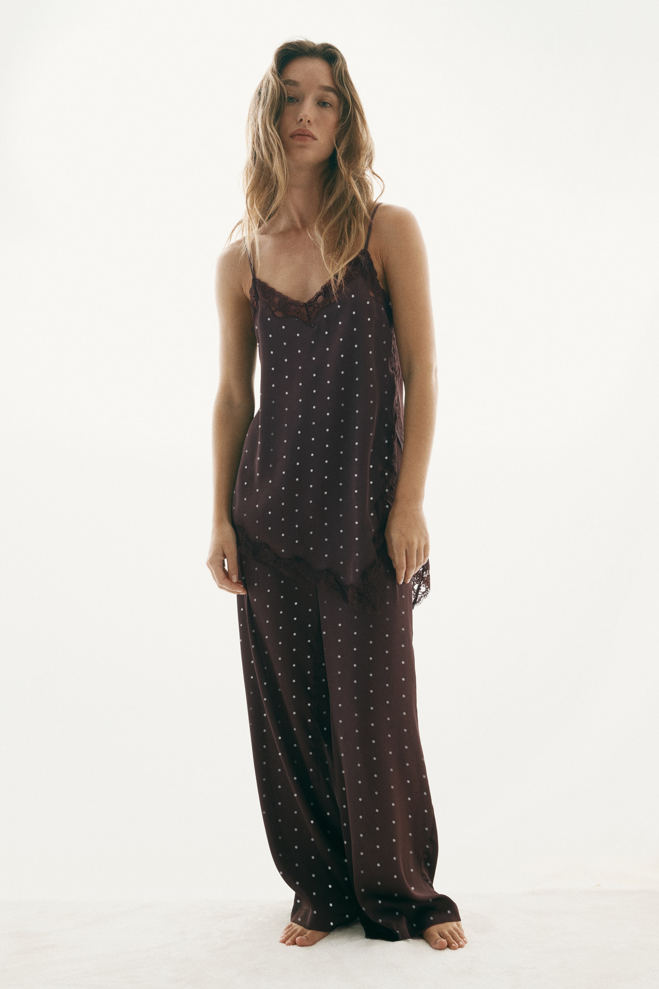 Grotere afbeelding bekijken: Satijnen pyjama - Donkerbruin/polkadot - DAMES | H&M BE 1