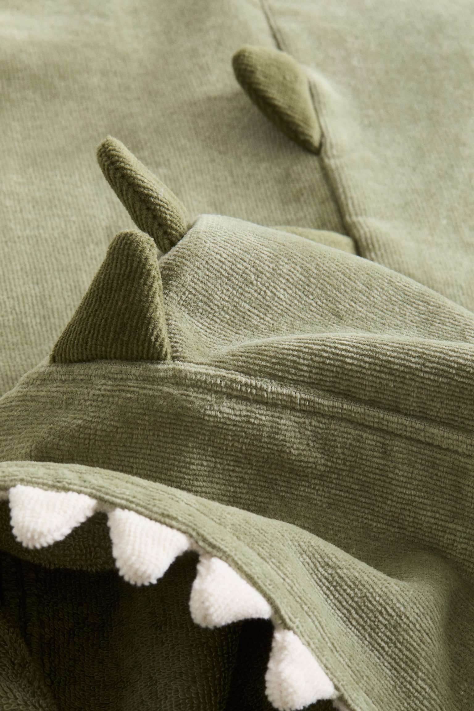 Towel cape - Olive green/Dinosaur/Light blue/Shark/Light pink/Flower/Pink/Parrot/Light beige/Giraffe/Dusty green/Crocodile - 3