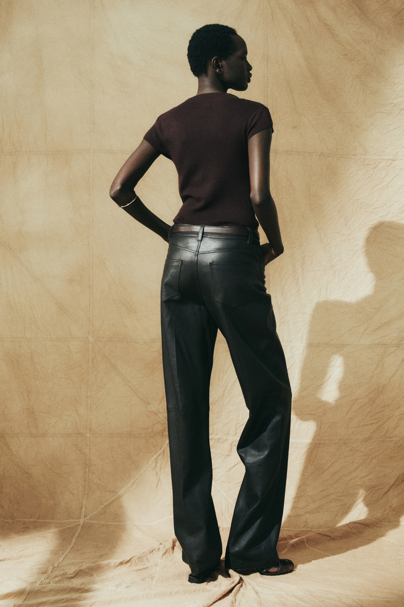 Fine-knit turtleneck top - חום כהה/בז' בהיר - 3