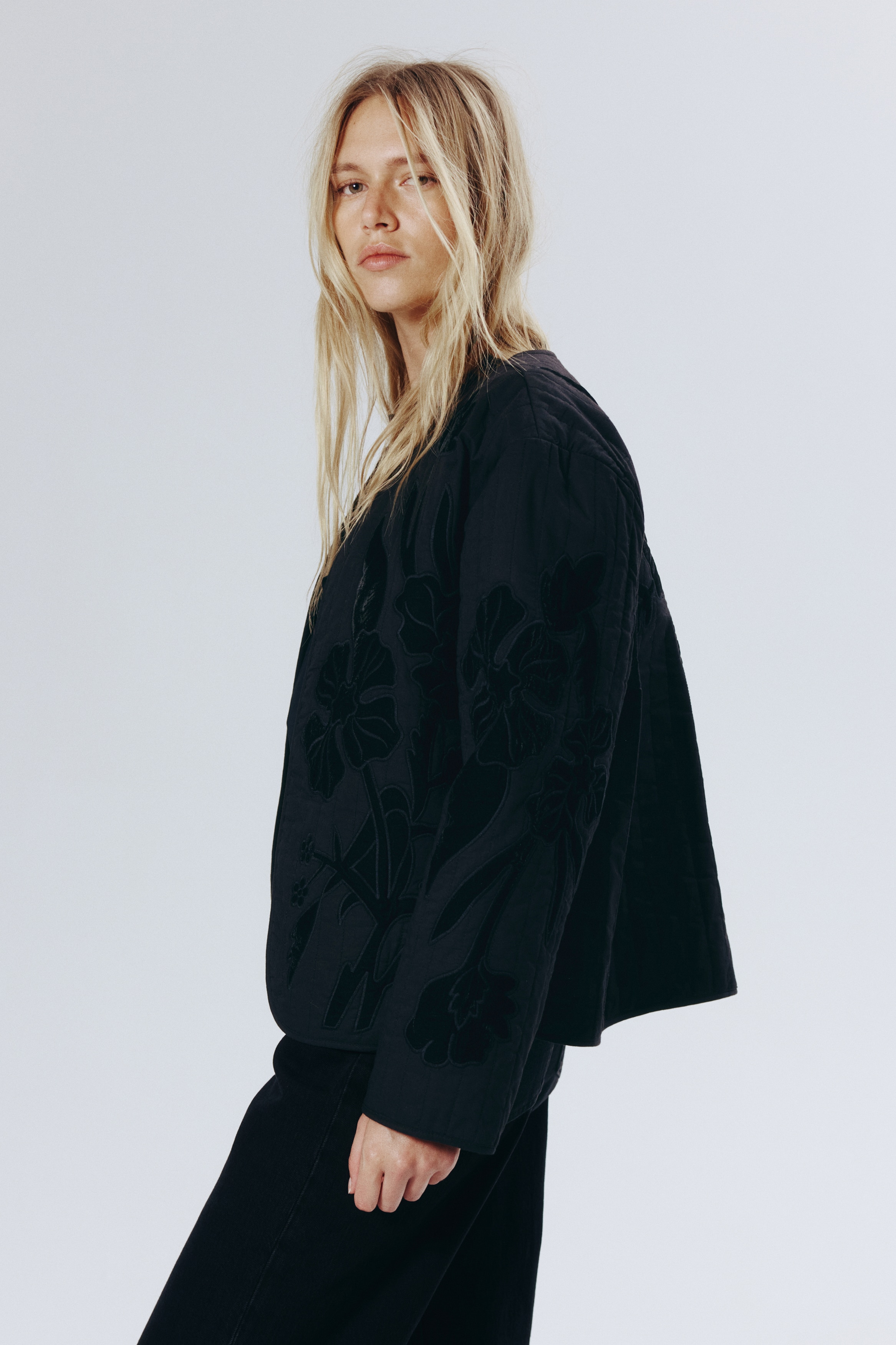 Kookmin♡ Pikowana kurtka z aplikacjami - Czarny - ONA | H&M PL