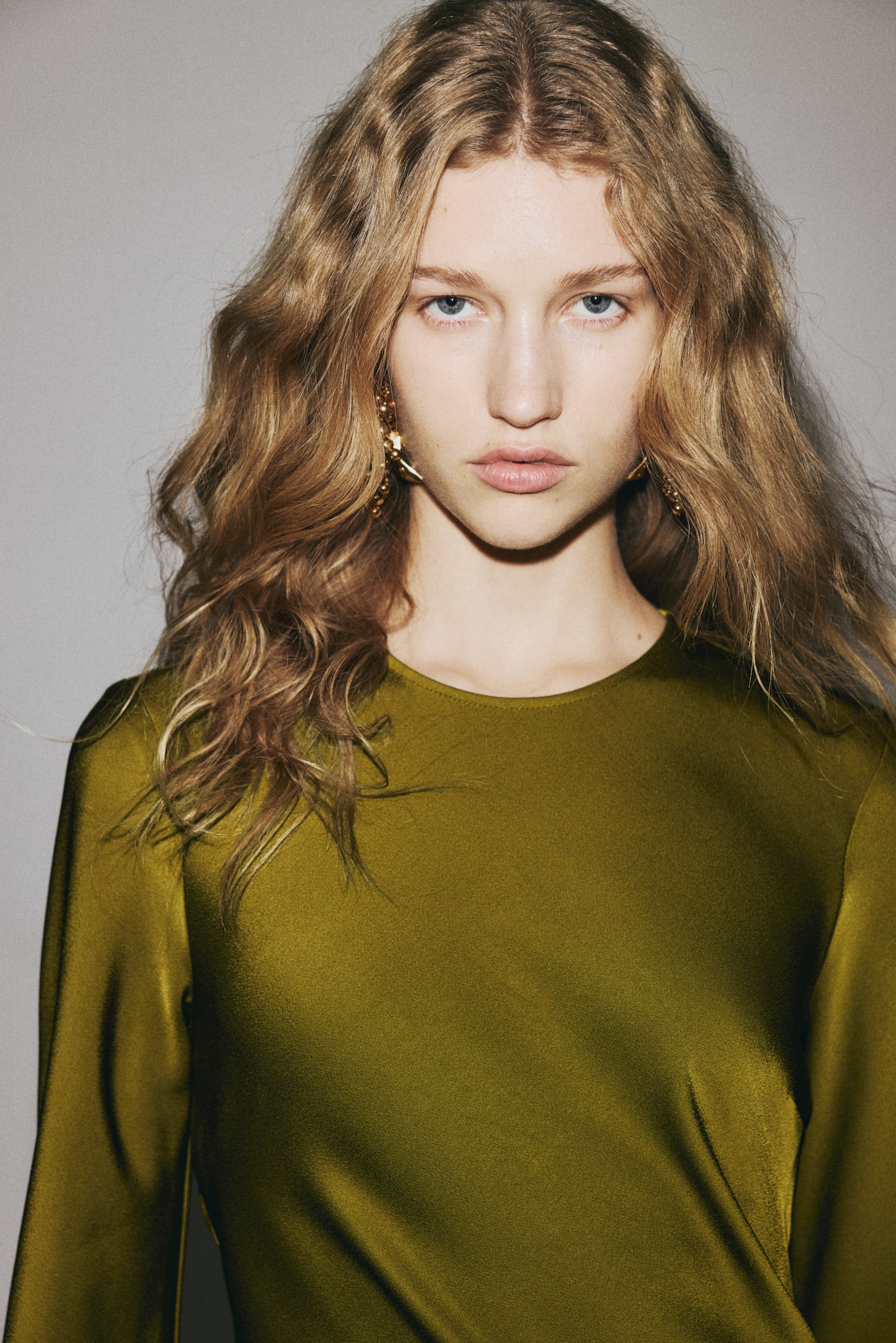 Open-back tie-detail dress - Golden olive - 4