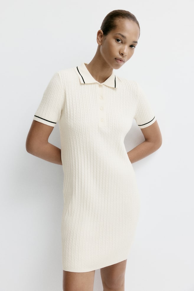 Abito a polo in maglia a trecce - Crema - 4