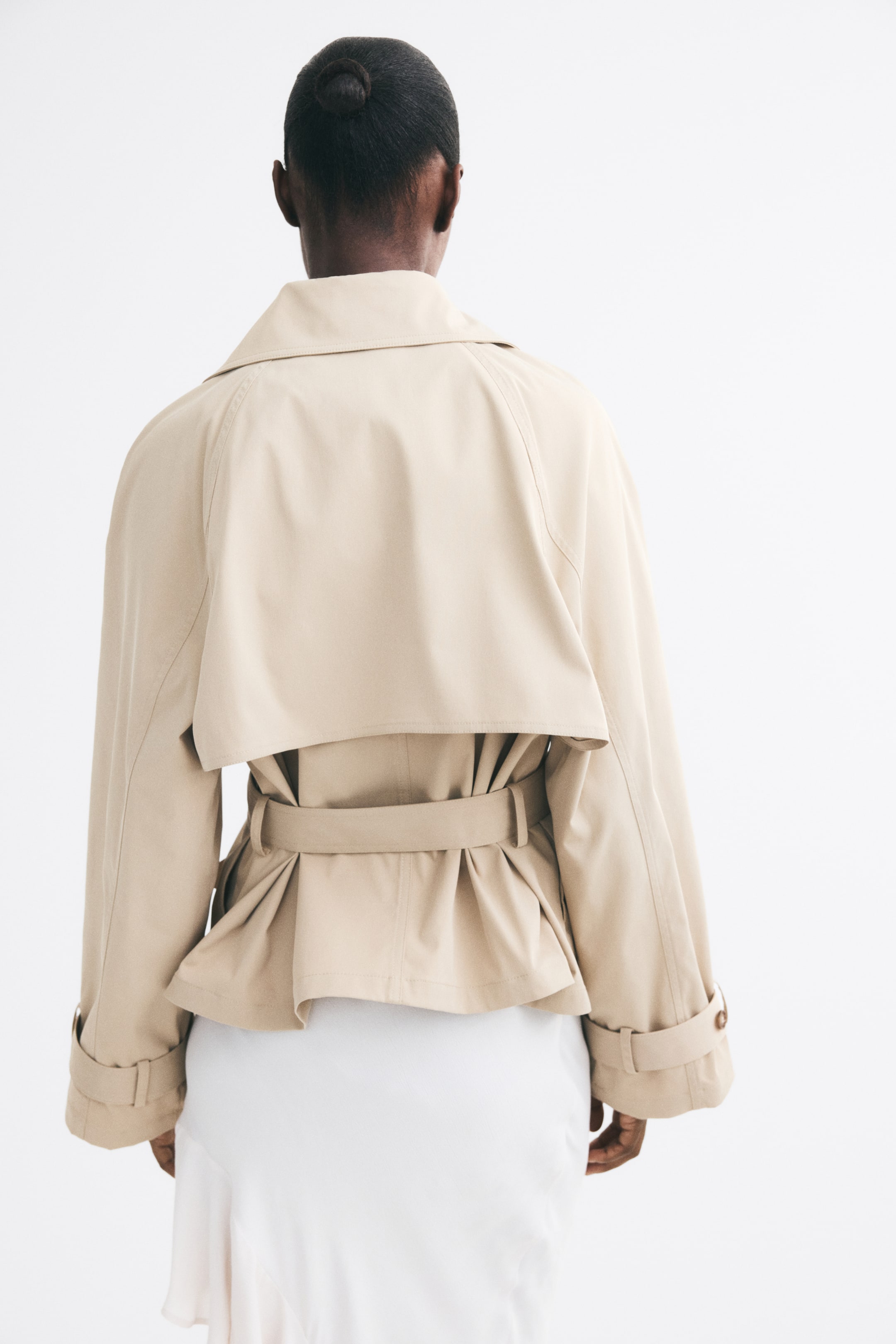 Женские куртки H&M Short Tie-Belt Trench Coat — фото 6