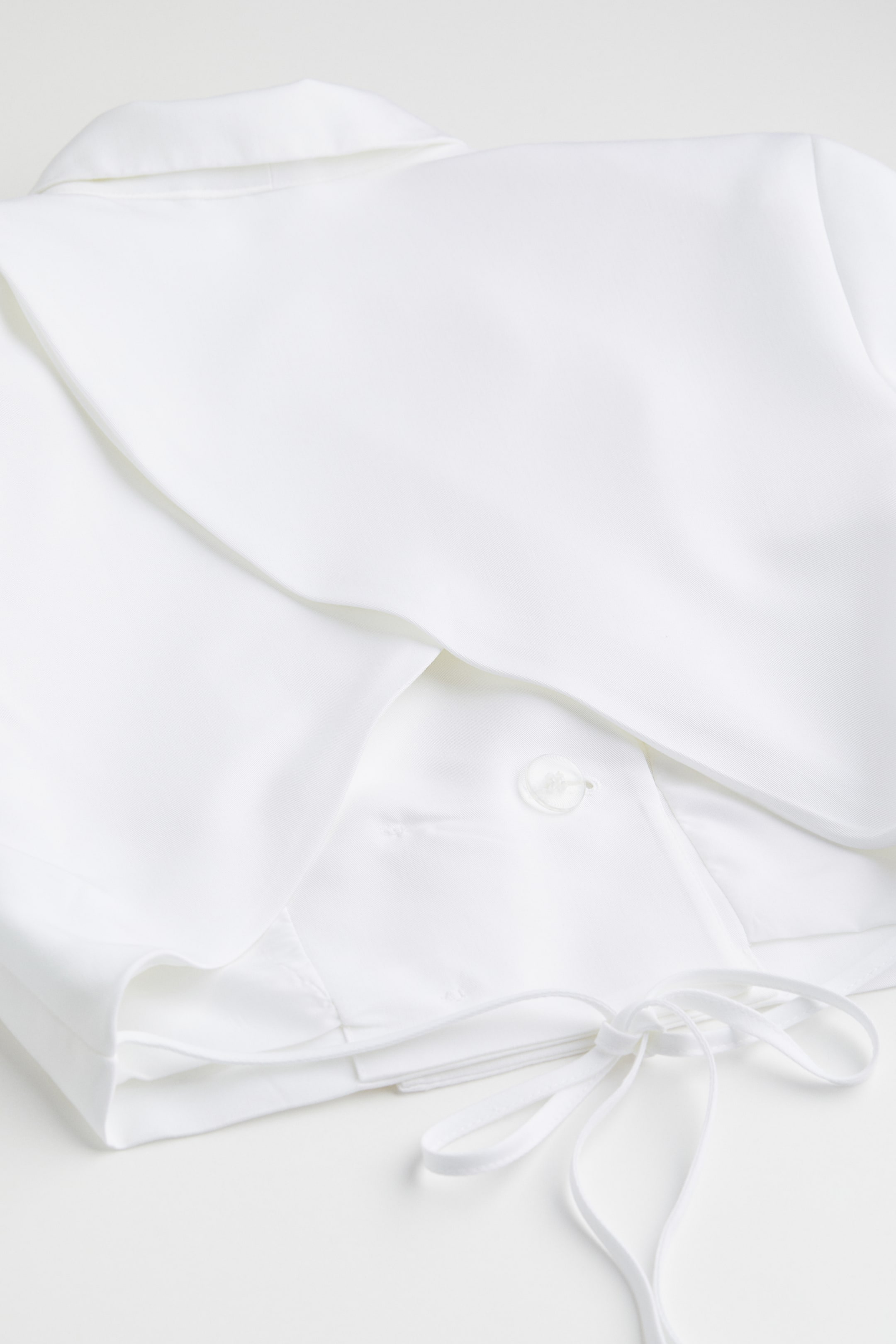 Zobrazit větší obrázek: Zkrácené sako s vázačkou - White - ŽENY | H&M CZ 3