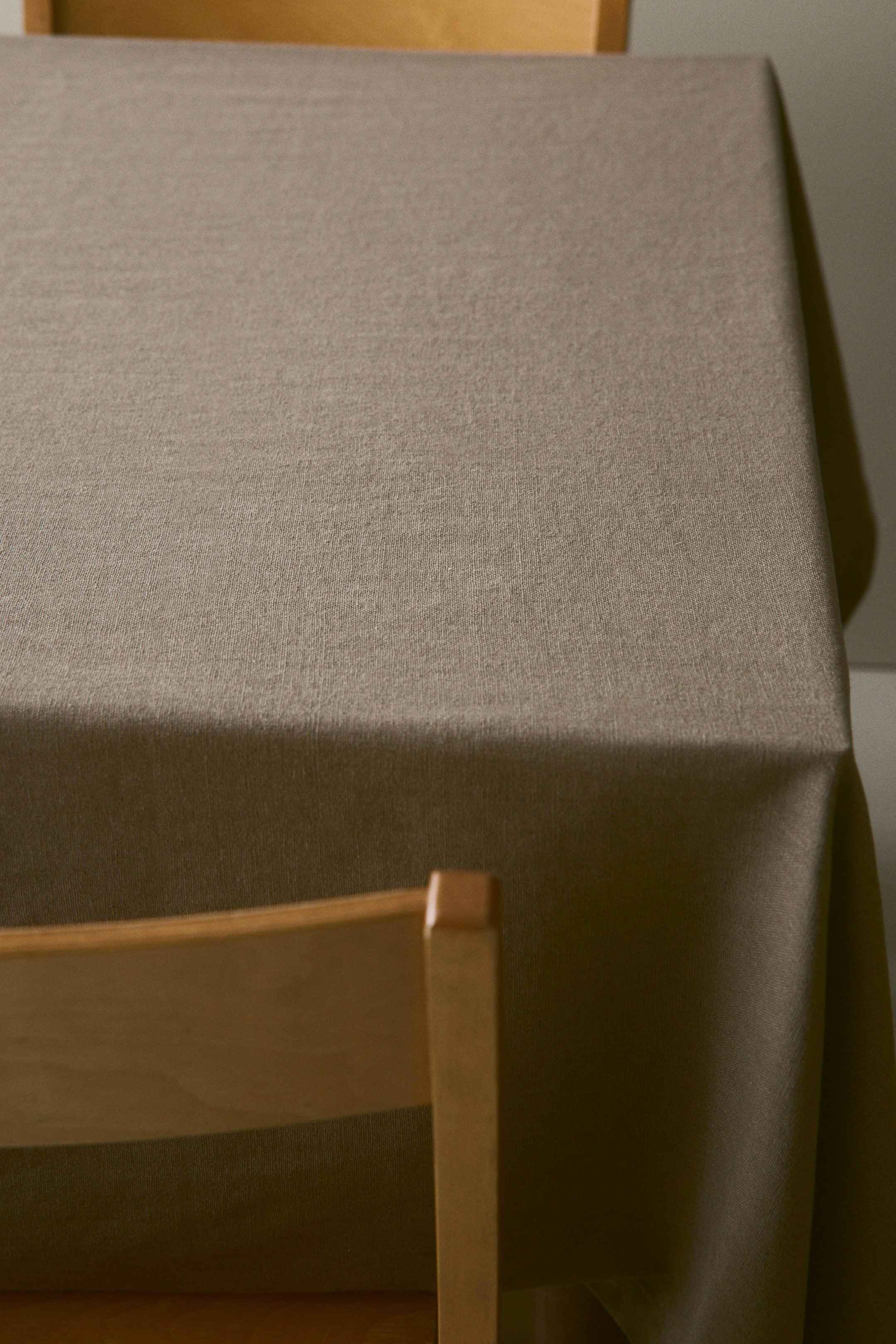 拡大画像を表示: Linen-blend tablecloth - モール - Home All | H&M JP 1