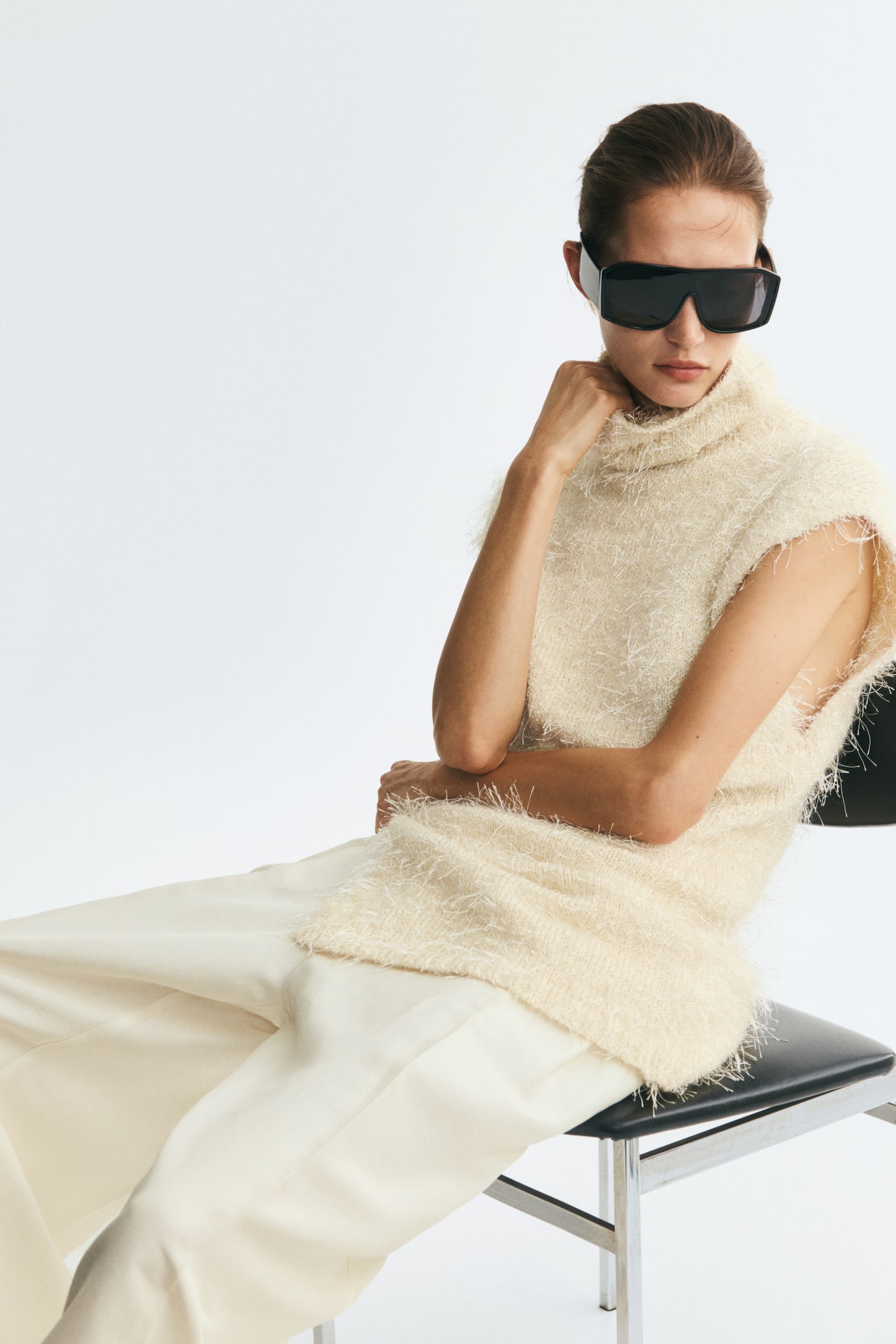 Женский топ H&M Fluffy-Knit Mock Turtleneck, цвет: Светлый бежевый — фото 2