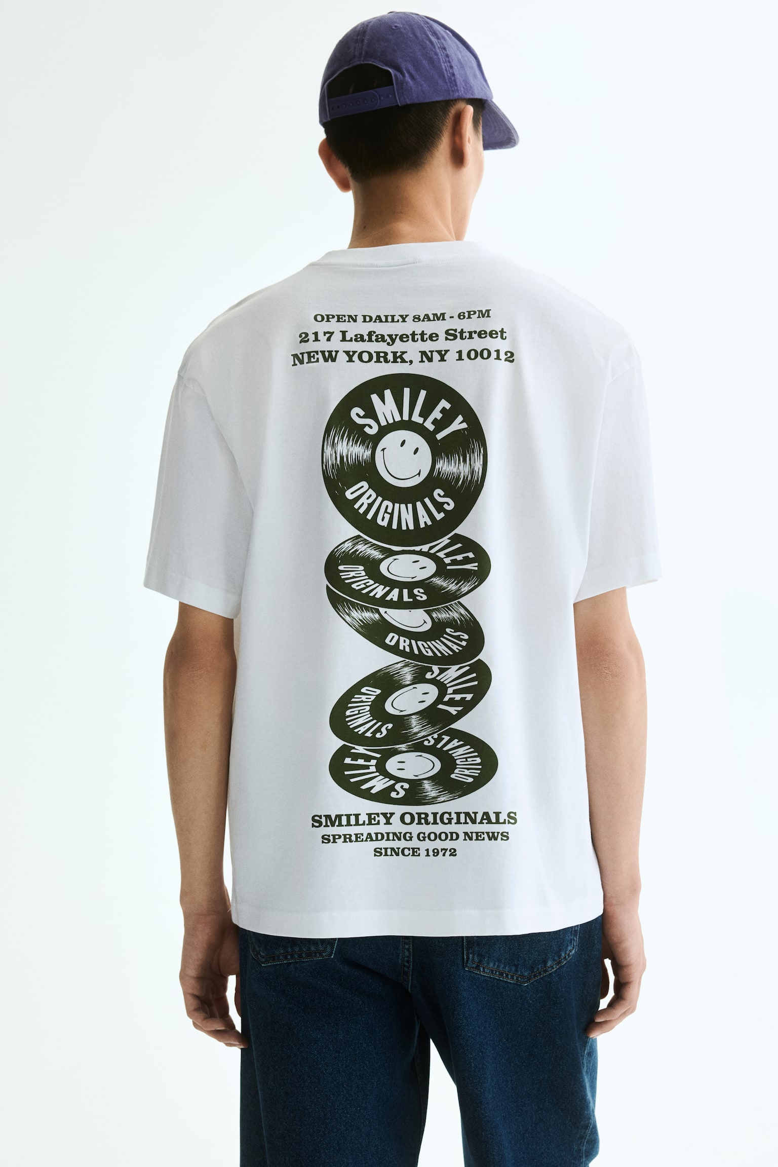 Loose Fit T-shirt - White/Smiley® Originals/White/Reservoir Dogs/White/Johnny Cash/White/Oasis/White/Kodak/Dark gray/Nirvana/Black/Scarface/White/Keith Haring/Dark green/Henri Matisse/White/Monet/White/Snoopy/White/Keith Haring/White/The Rolling Stones/White/NASCAR/Black/Post Malone/Black/Pink Floyd/White/Formula 1/White/Red Hot Chili Peppers/White/Claude Monet/White/NASCAR - 1