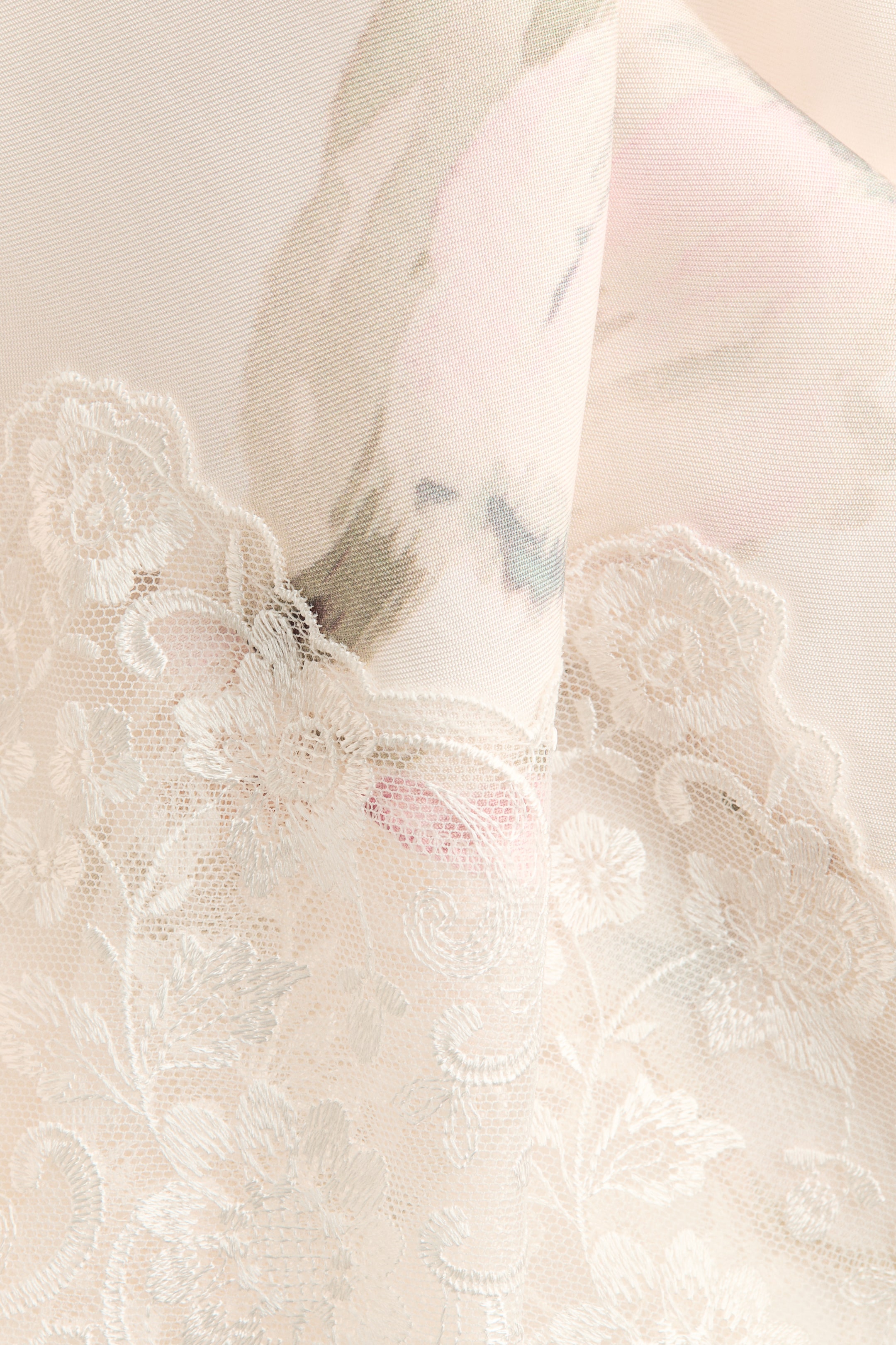 Jupe midi avec dentelle