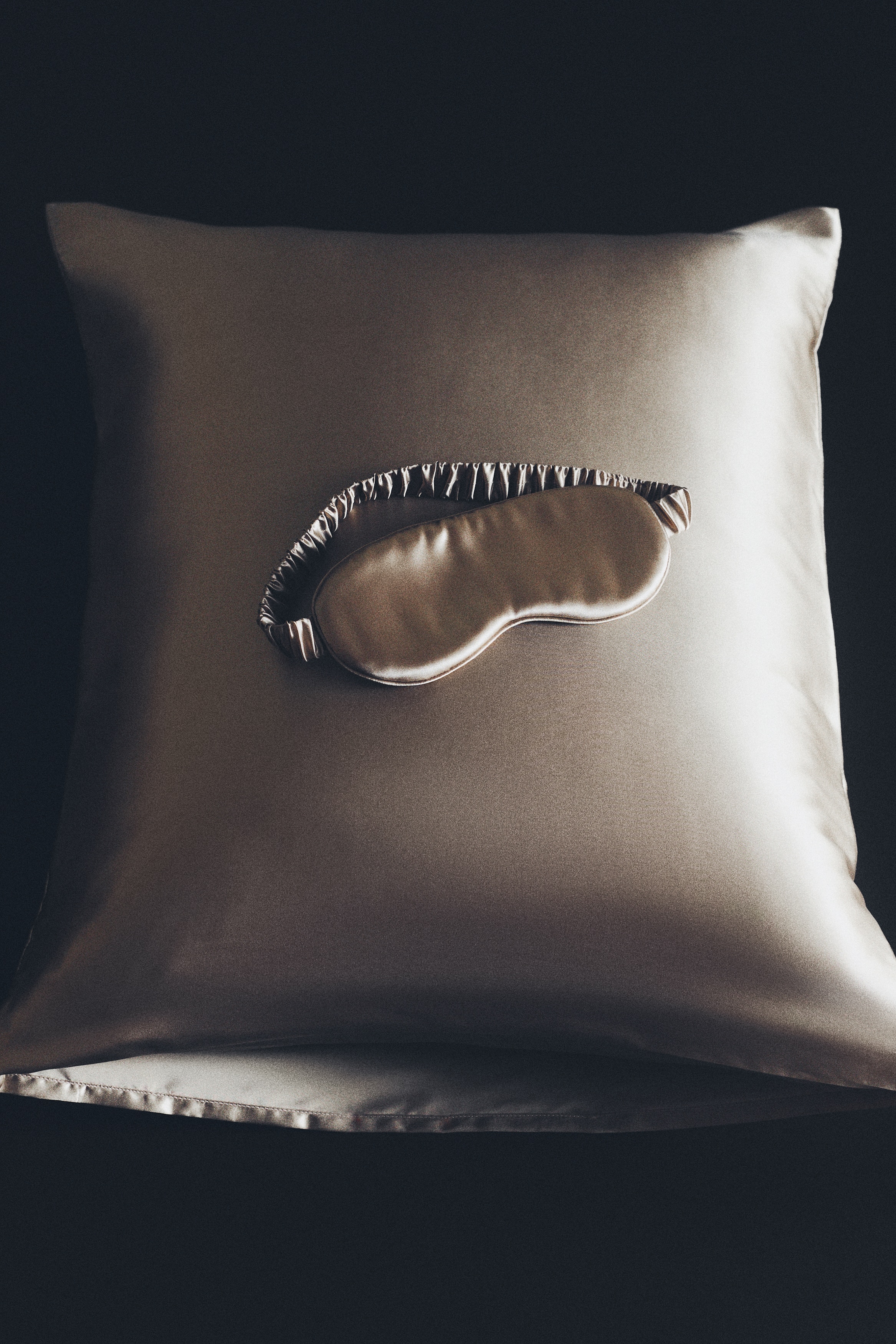 Silk Pillowcase and Sleep Mask - Light taupe/White