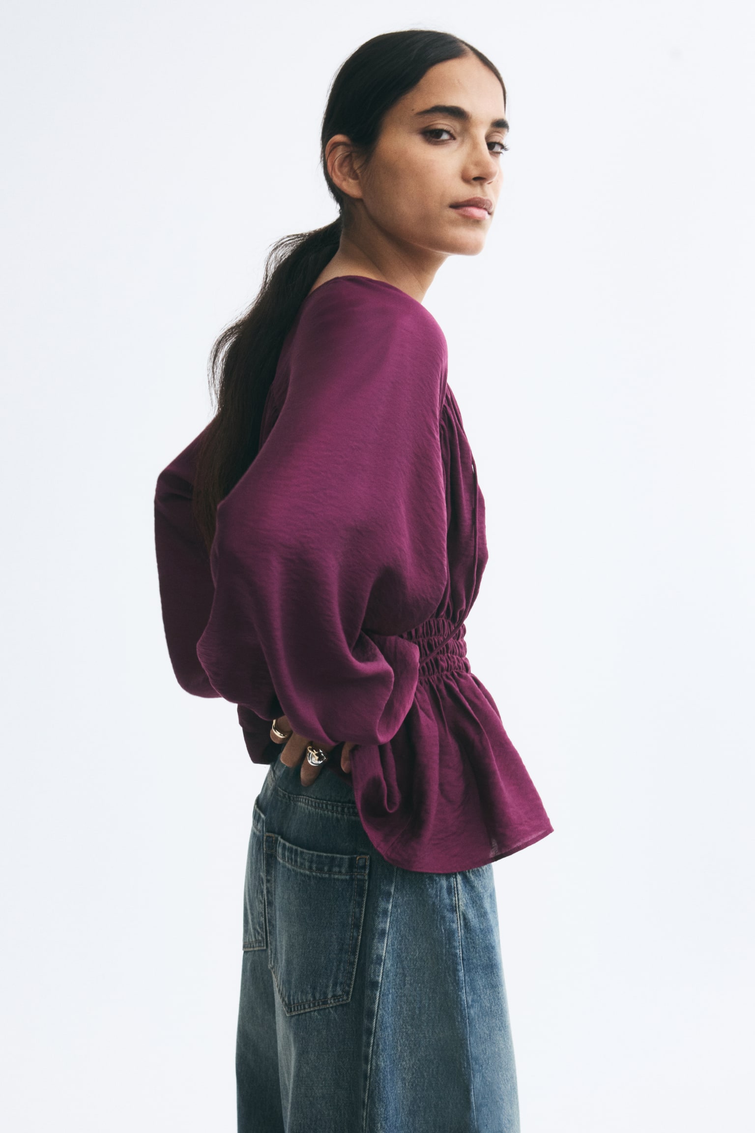 Женская блузка H&M Smocked Blouse, цвет: Тёмный фиолетовый — фото 4