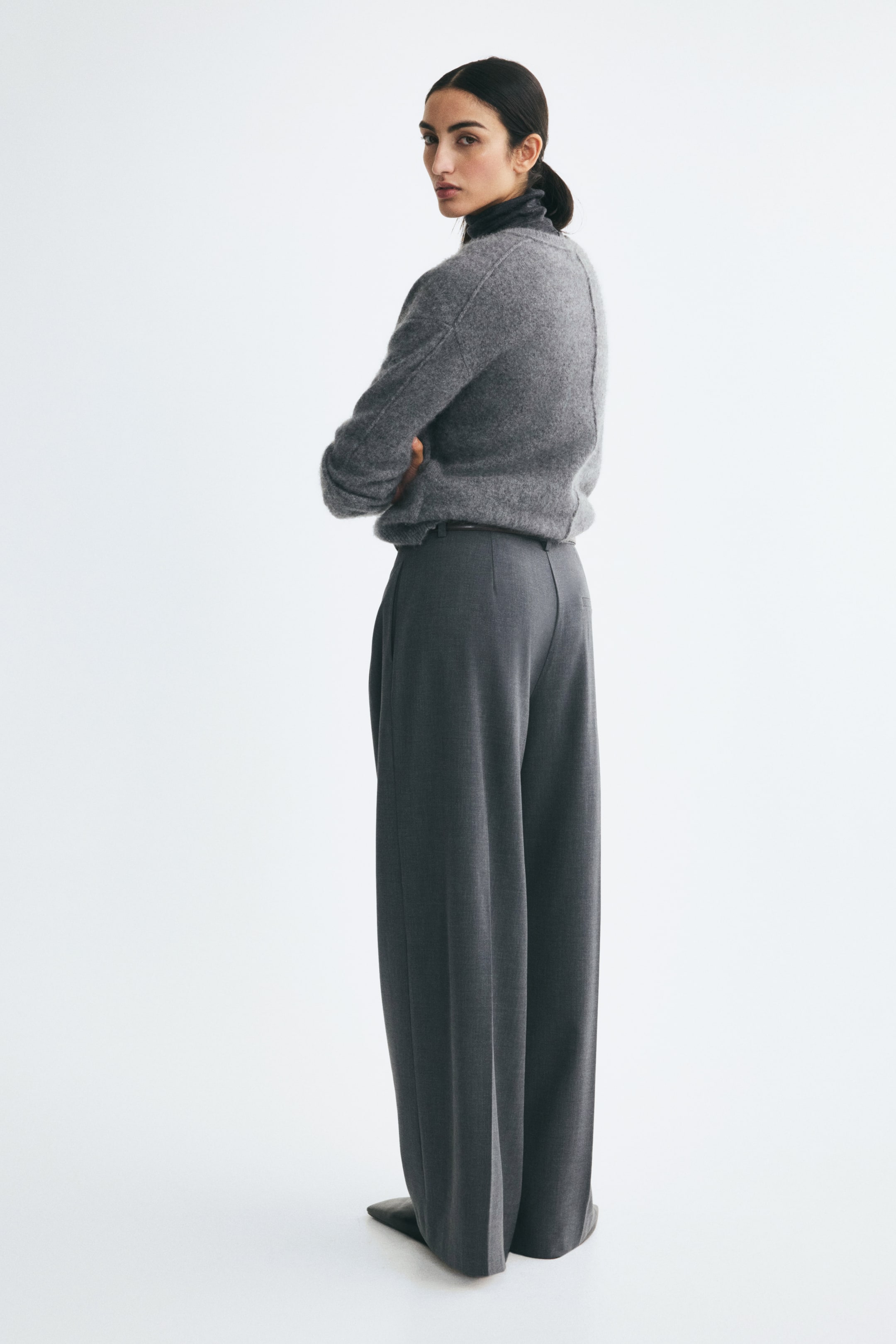 Discreet Comb Women's Dark gray Dress Pants with Belt | H&M US