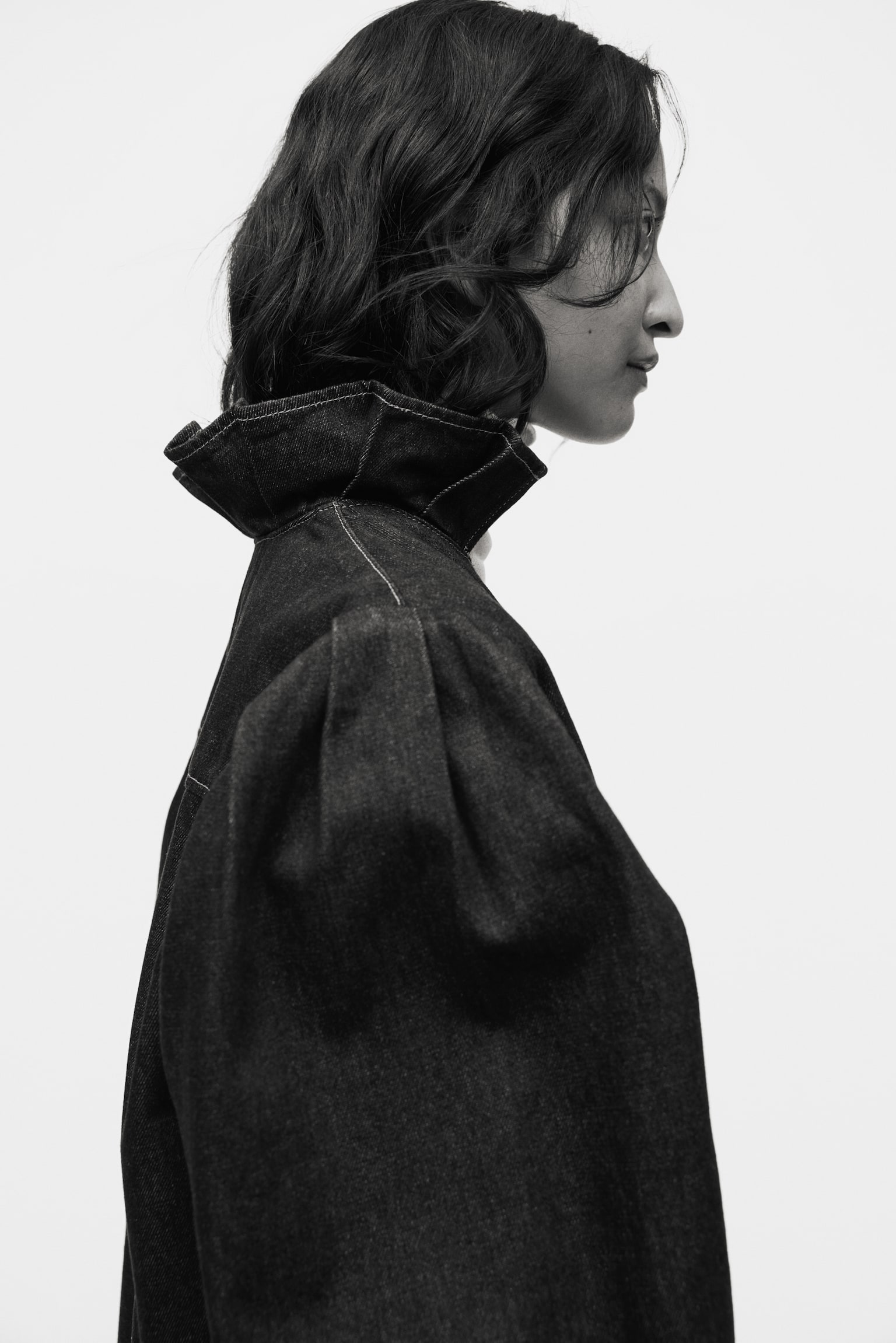 Sukienka dżinsowa z falbankowym kołnierzem - Ciemnoniebieski denim - 5