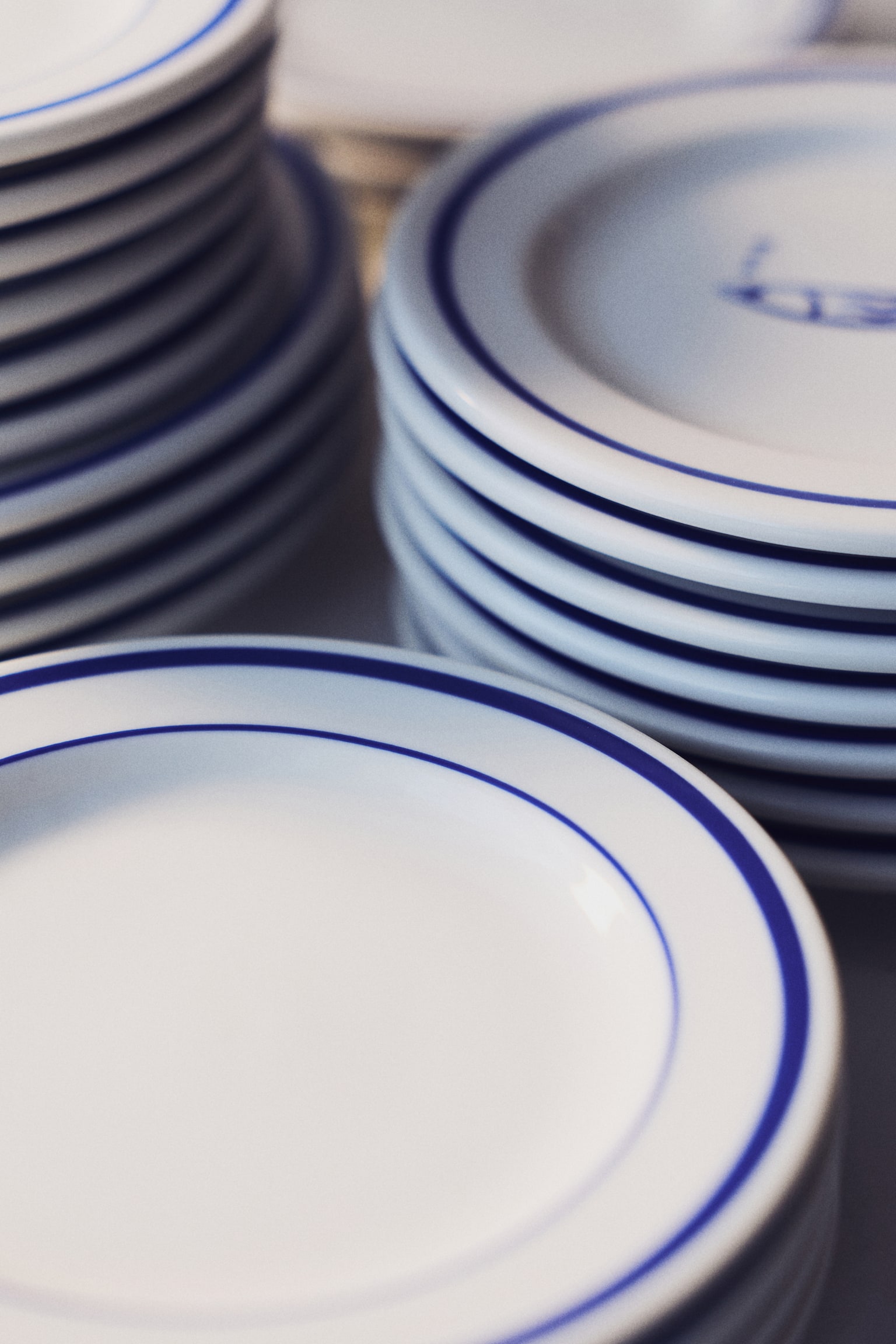 4-pack porcelain side plates - White/Blue/White/Red/White/Black - 2