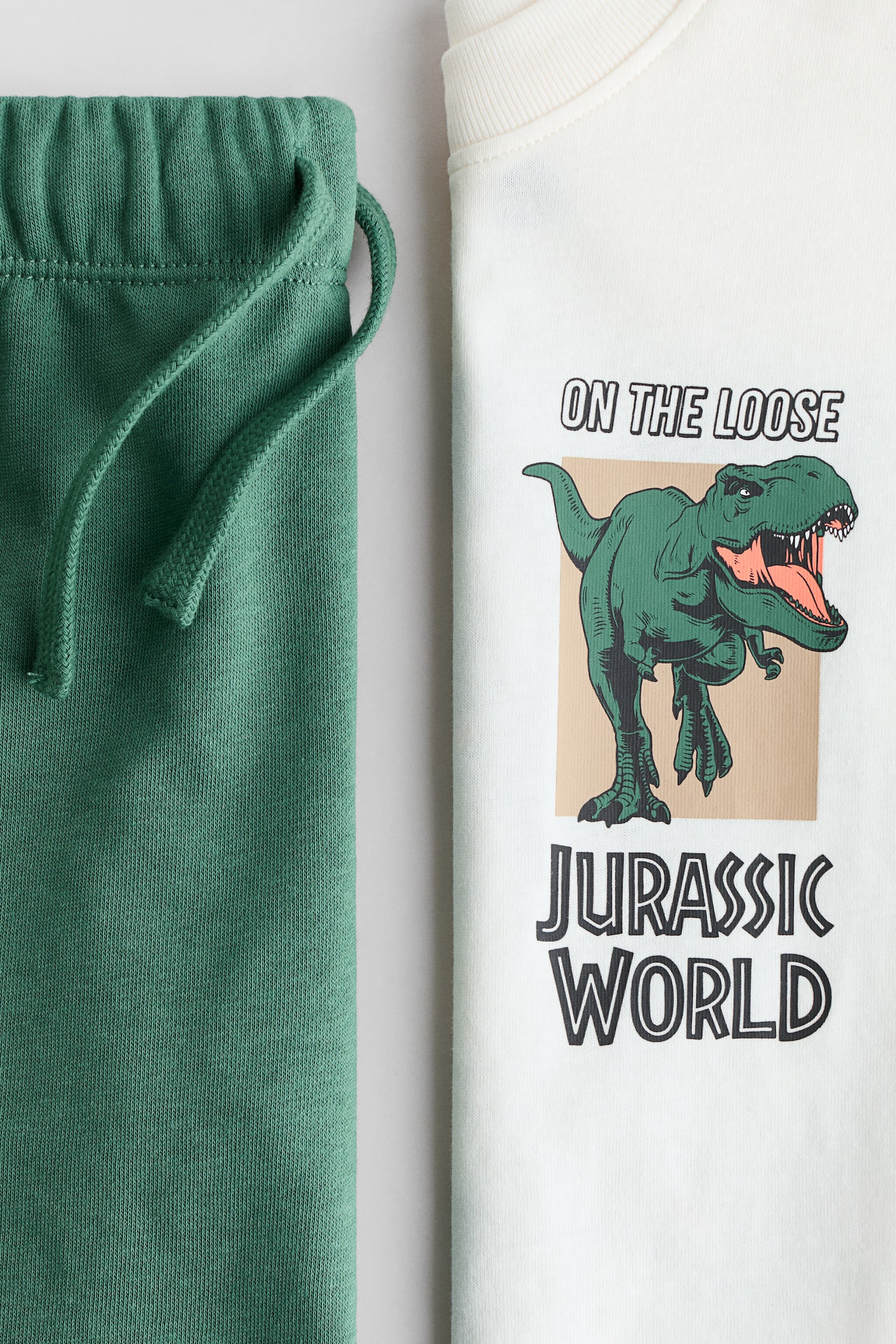 Ensemble 2 pièces imprimé - Blanc/Jurassic World/Gris foncé/Batman/Turquoise foncé/Spidey/Blanc/Hot Wheels/Noir/Pokémon/Crème/Cars/Vert/Minecraft/Gris foncé/Marvel Comics/Rouge/Mickey/Blanc/Lilo et Stitch/Noir/Minecraft/Rouge/Spider-Man/Beige clair/LEGO - 3