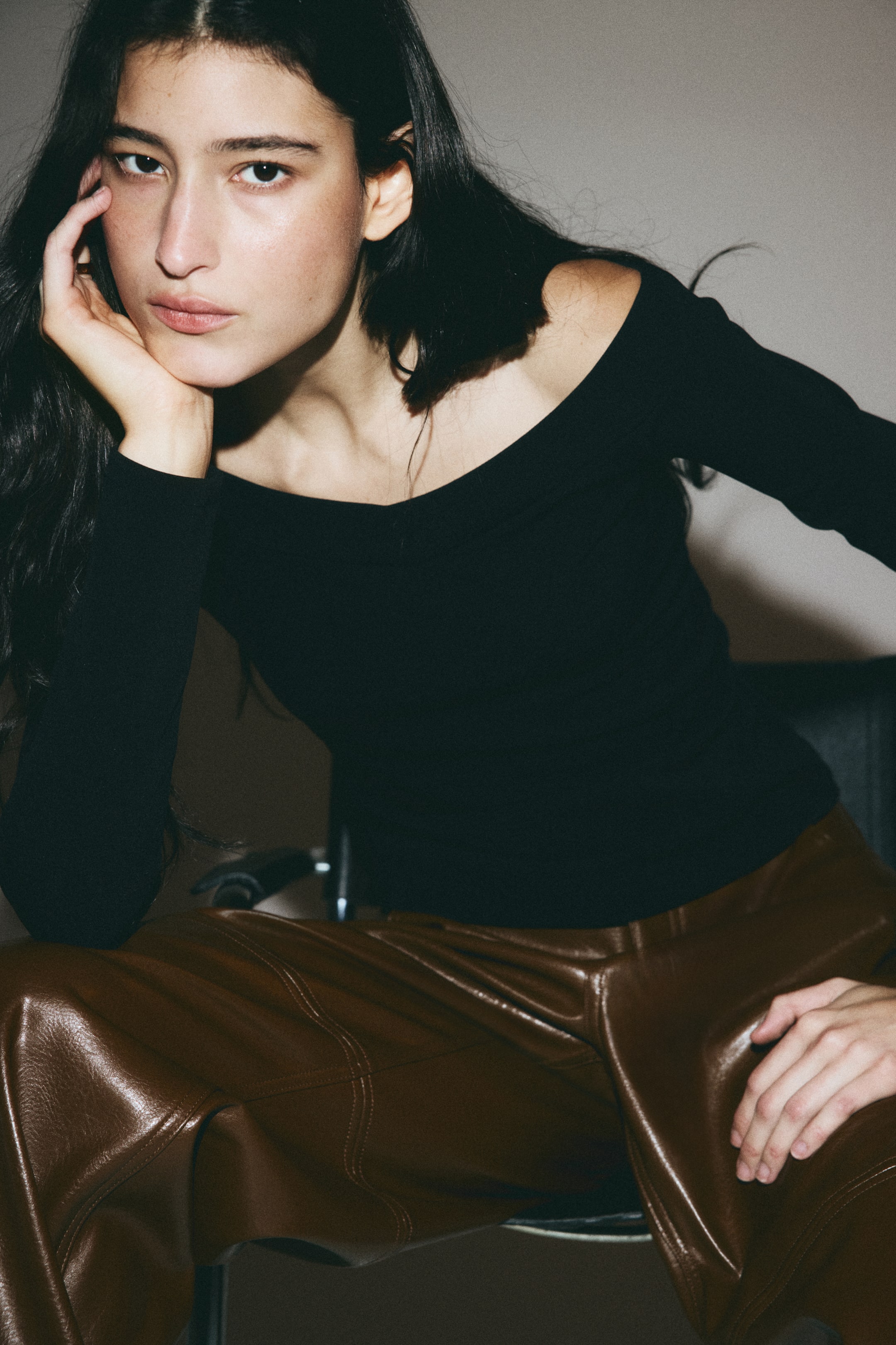 Agrandir l'image: Top épaules nues - Noir - FEMME | H&M FR 1