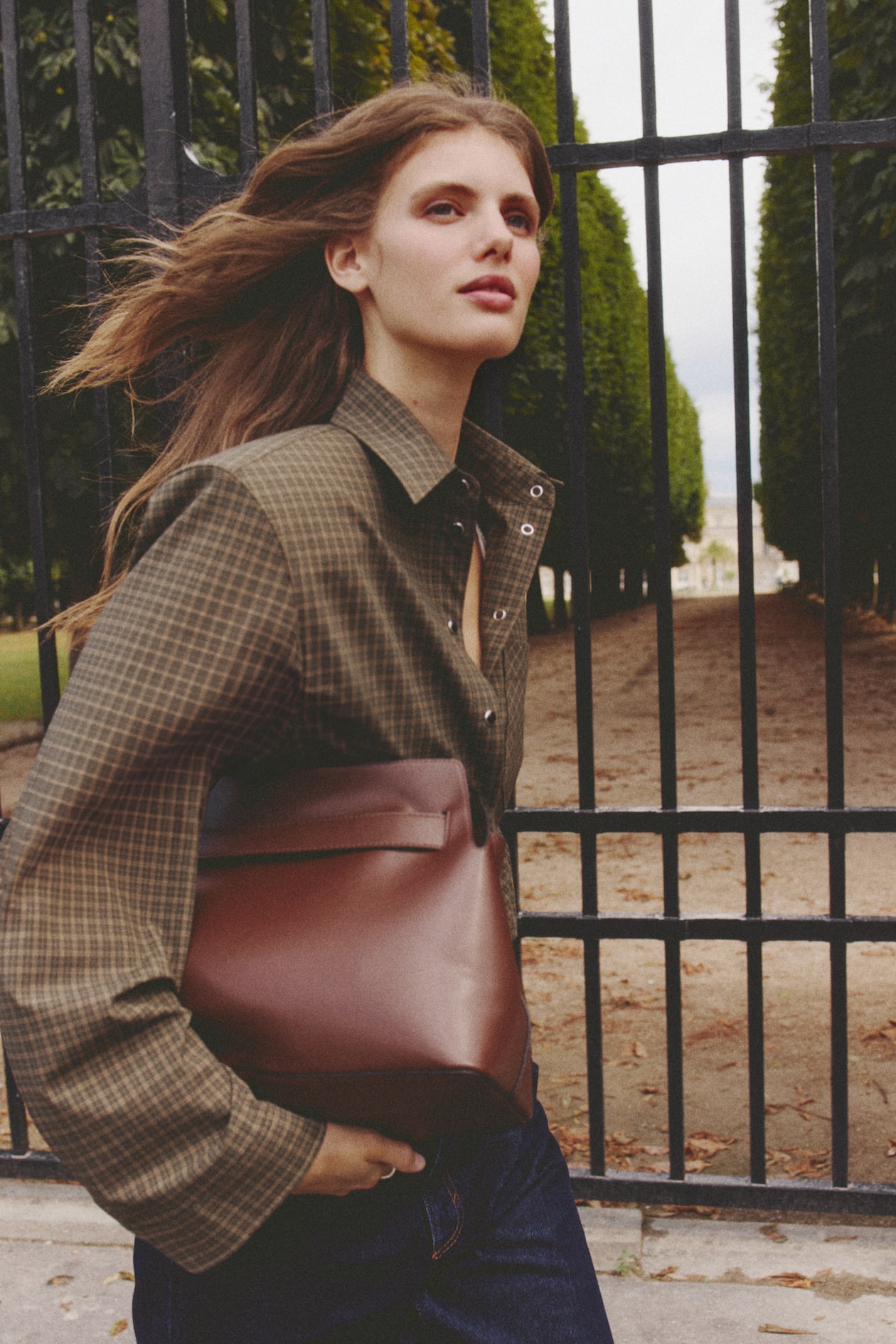 Camicia con spalle imbottite