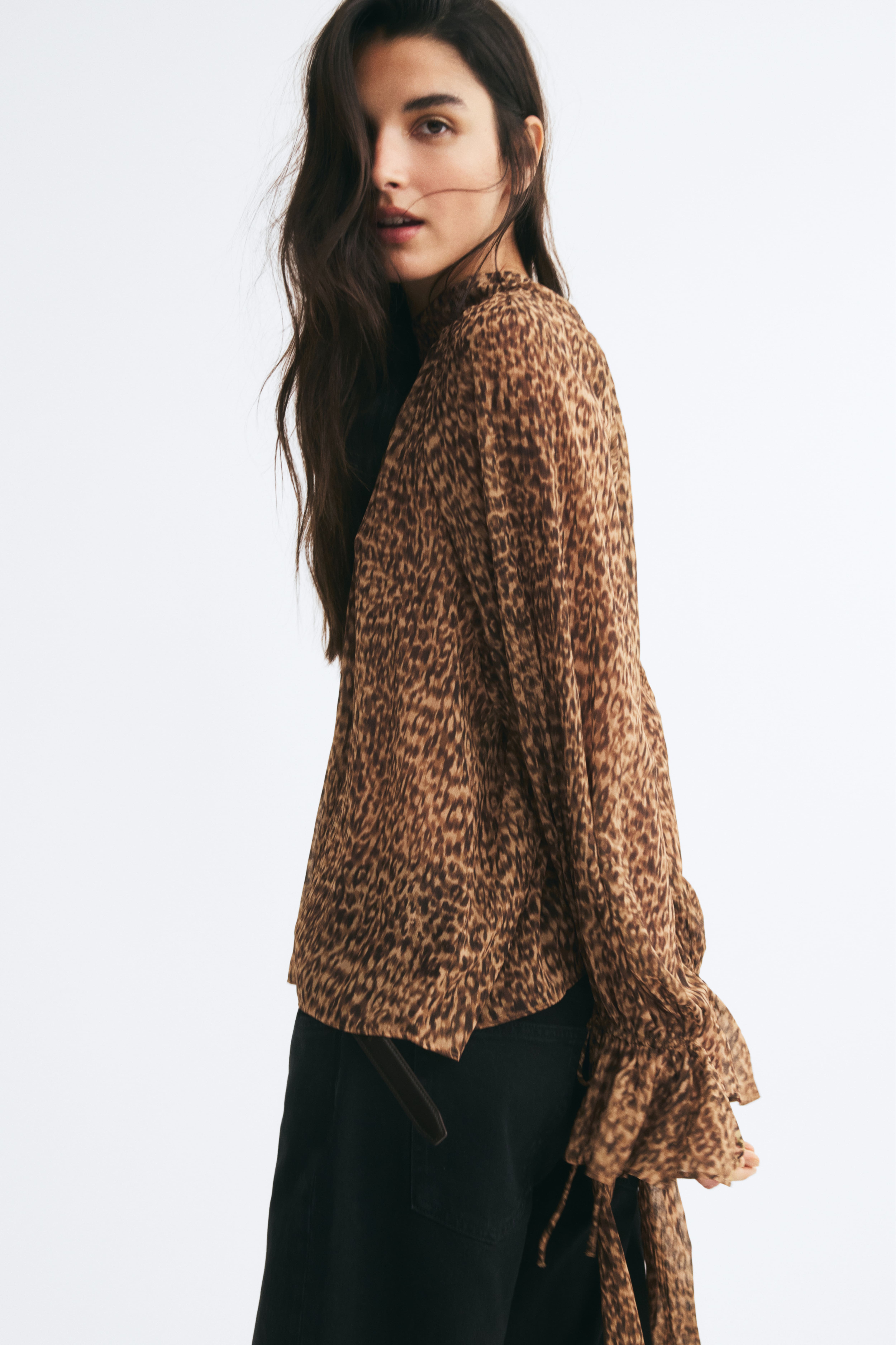 Blouse en mousseline avec détails à nouer