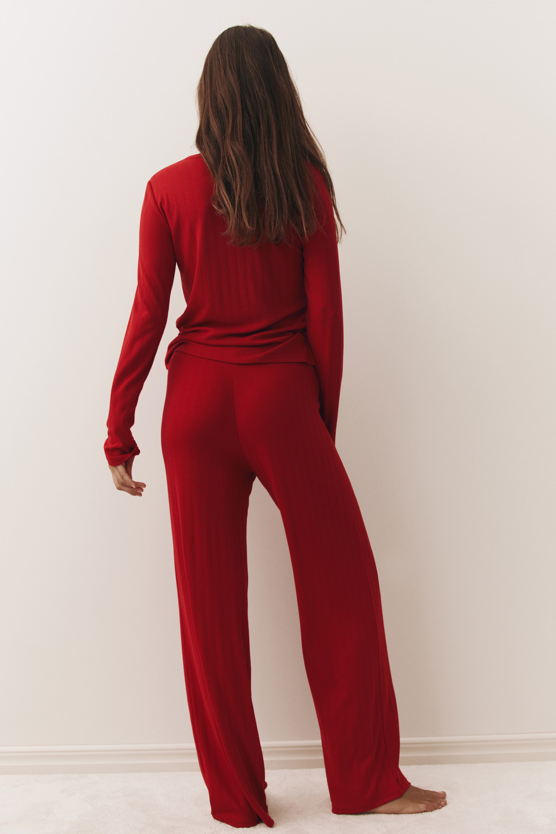 Büyük resmi görüntüle: Delik Desenli Jarse Pijama Takımı - Kırmızı - KADIN | H&M TR 4