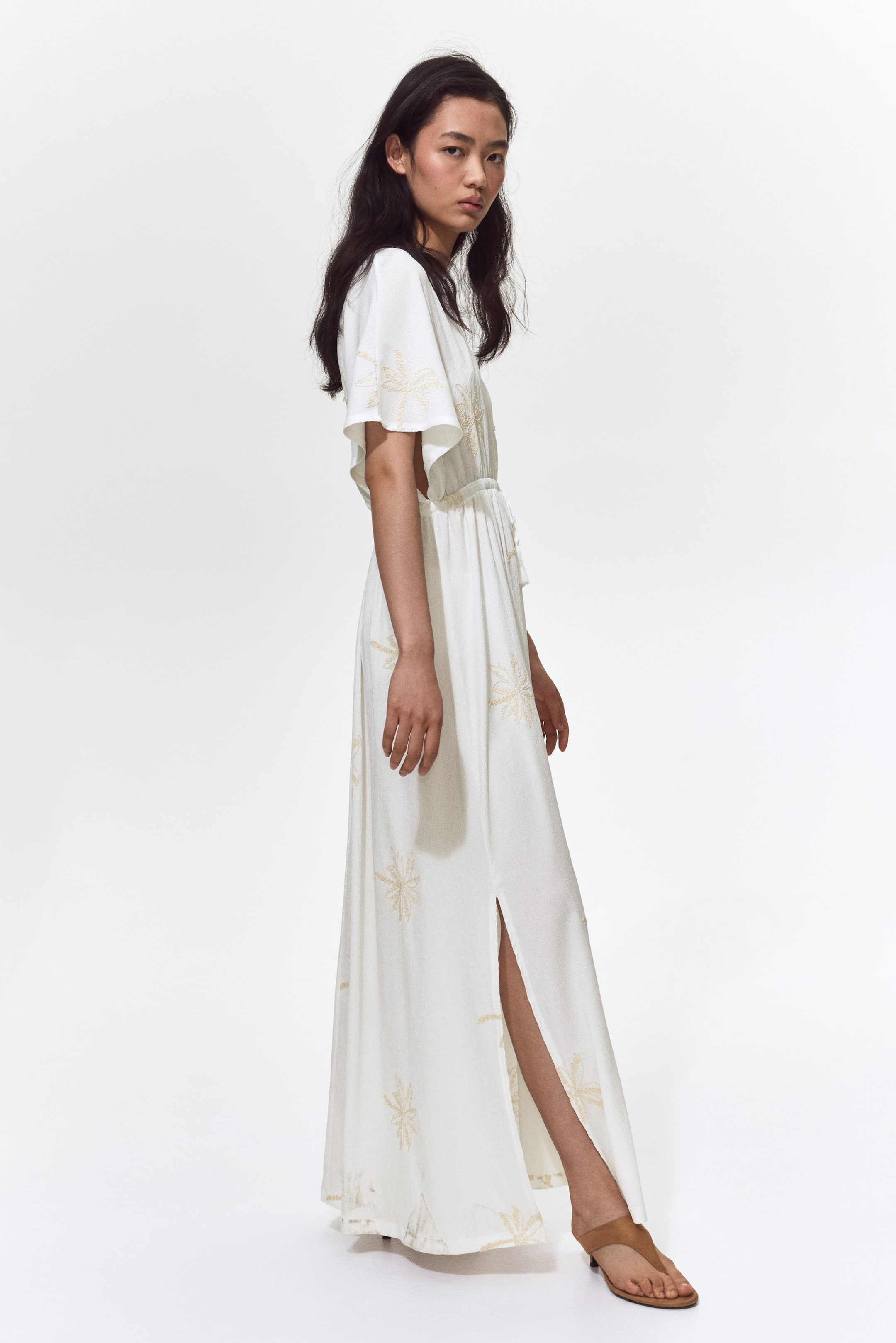 Robe brodée avec cordon de serrage