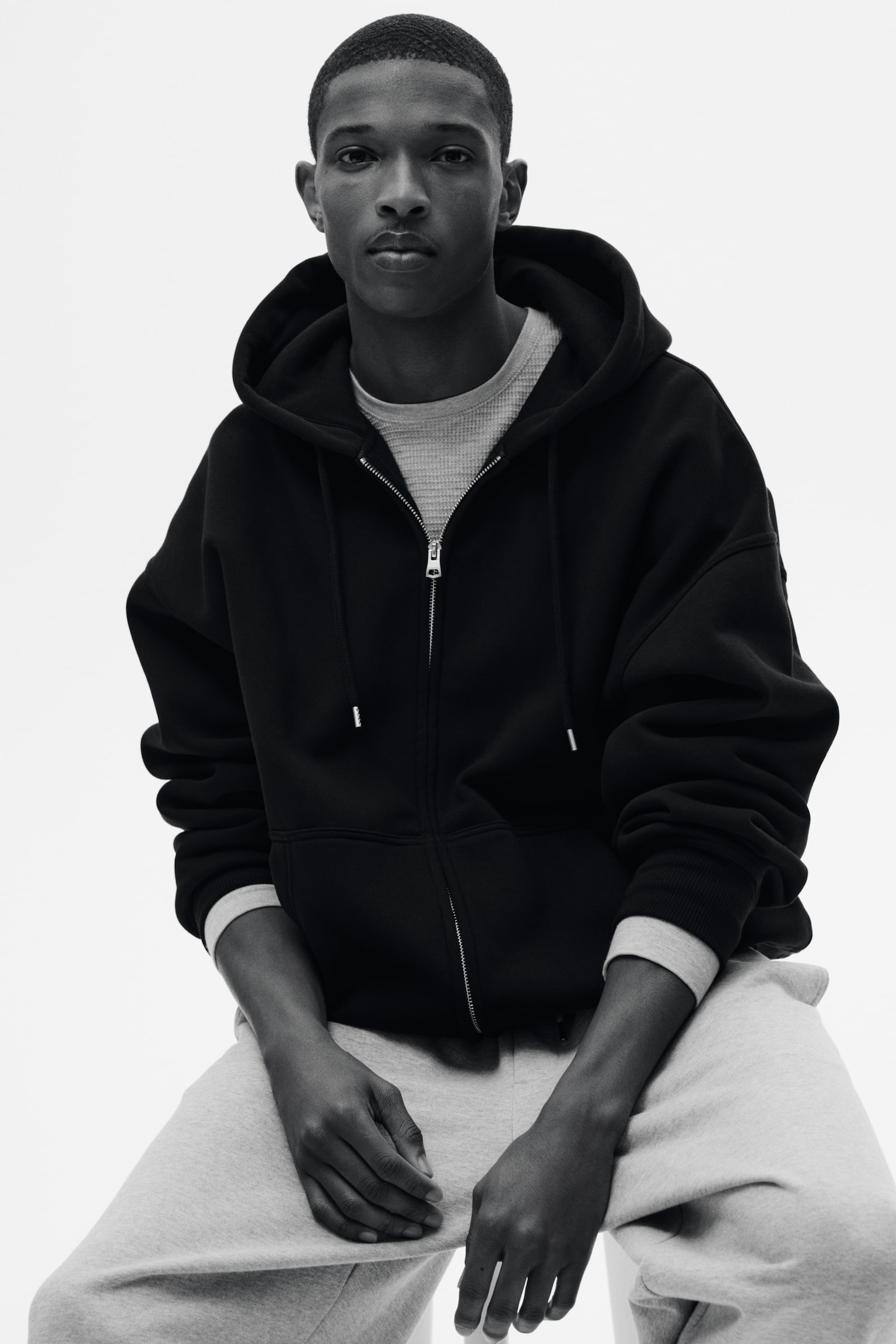 קפוצ'ון עם רוכסן Oversized Fit - שחור/אפור מלאנז' - 4