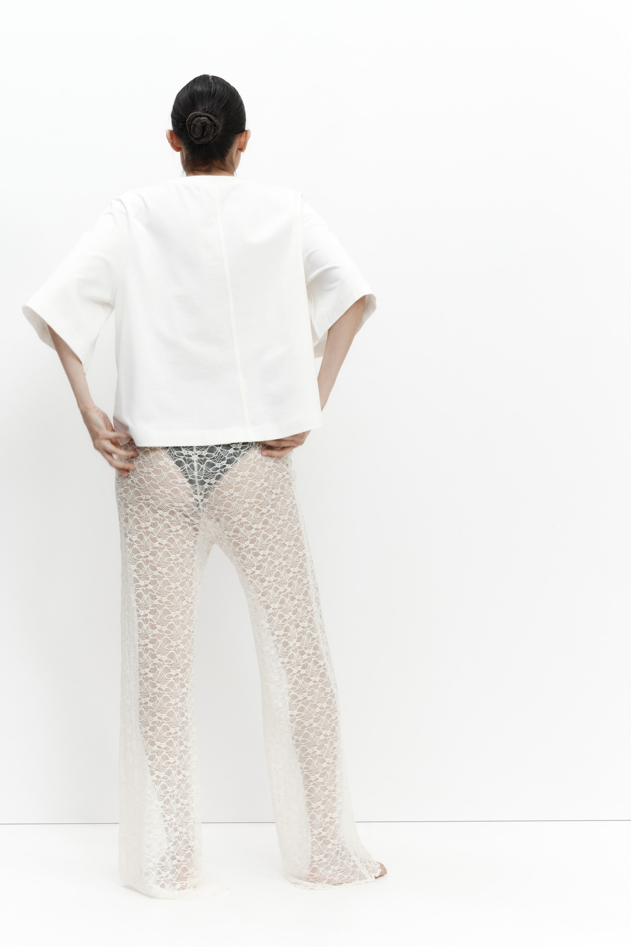 MAMA Pantalon évasé façon dentelle