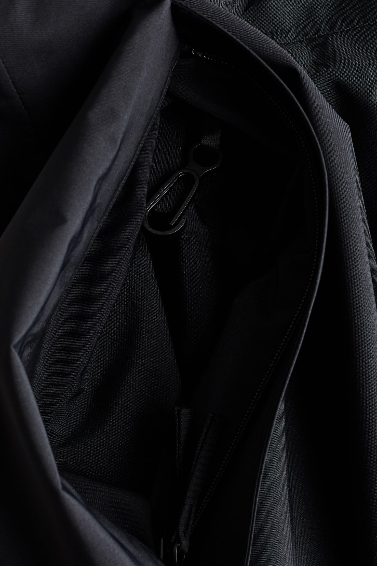 Мужская куртка H&M Move Packable Rain with StormMove™, цвет: Чёрный — фото 9