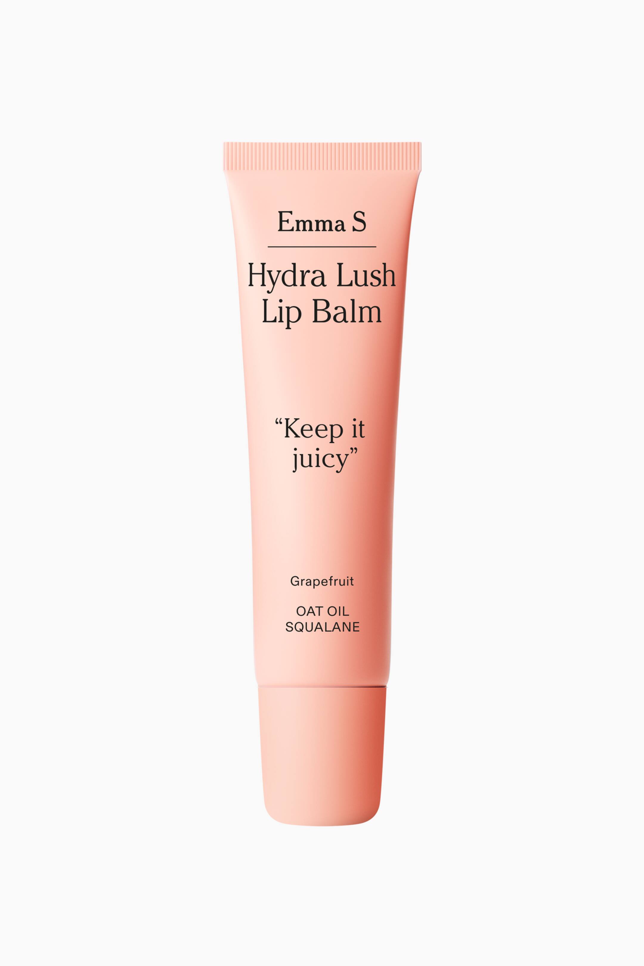 Näytä suurempi kuva: Edestä kuvattu näkymä näyttää Emma S Hydra Lush Lip Balm -huulivoideputken vaalean persikan sävyssä, ja siinä on yhteensopiva korkki. Pakkauksessa on mustaa tekstiä, जिसमें näkyvät tuotemerkin nimi, tuotteen nimi ja keskeiset ainesosat.