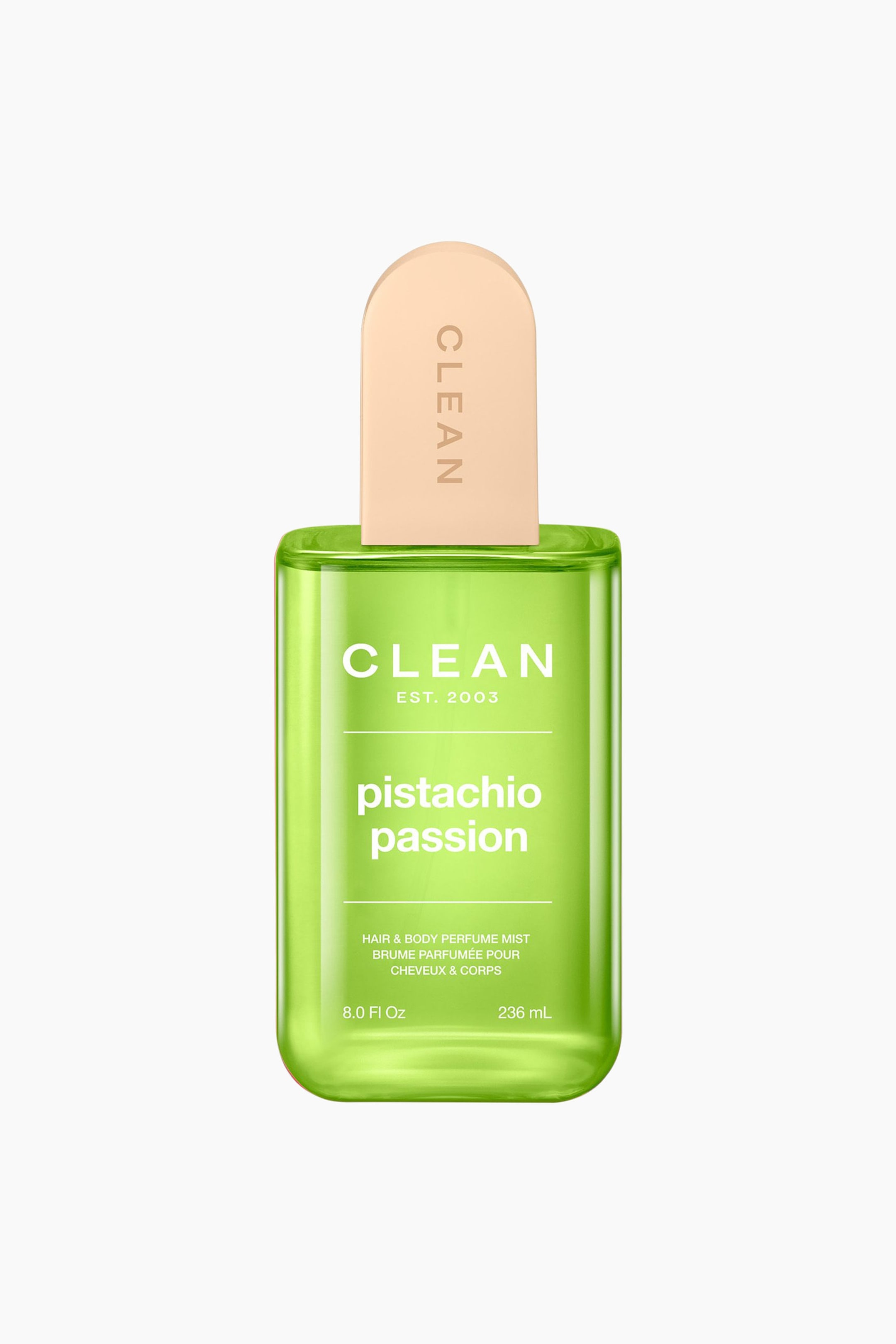 Vis større bilde: En rektangulær flaske med limegrønn hår- og kroppsparfyme-mist har en lys ferskenfarget, iskrempinneformet kork med "CLEAN" preget vertikalt. Flasken viser "CLEAN", "pistachio passion", "HAIR & BODY PERFUME MIST", og volummålinger i hvit tekst på forsiden.