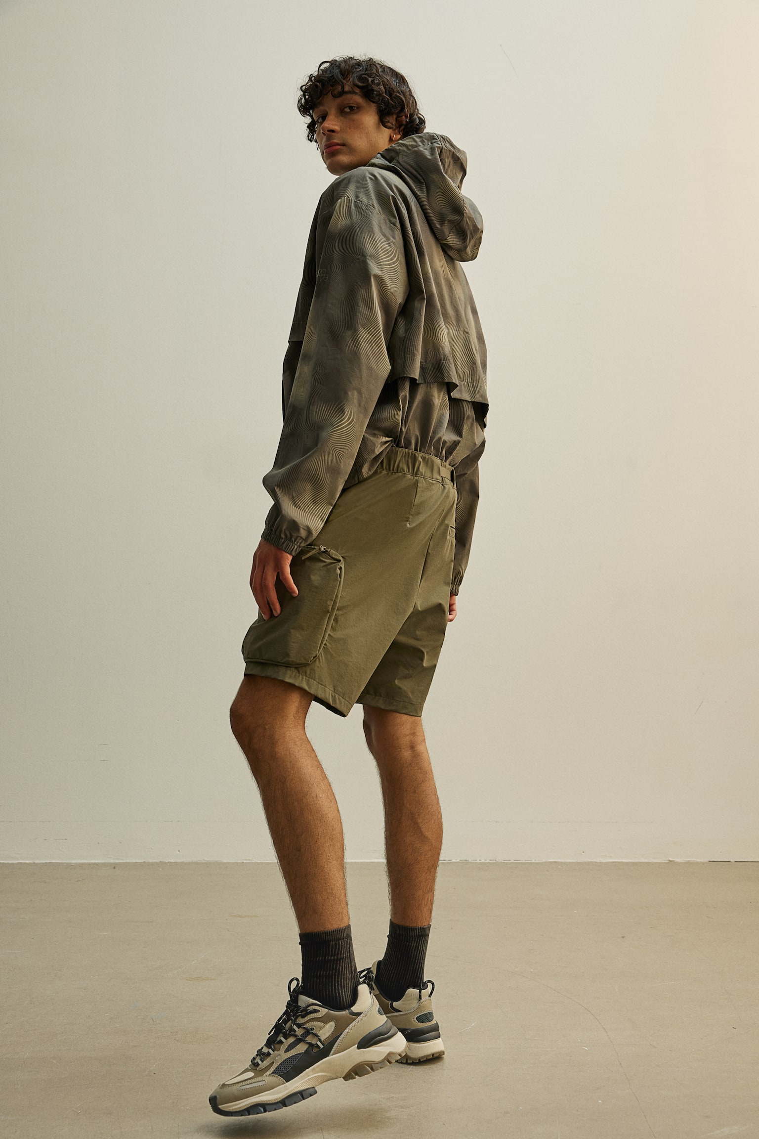 Mid Length Outdoor Shorts - Khaki green/Black - 5