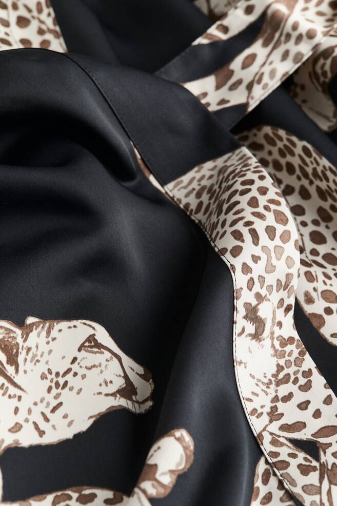 Satin dressing gown - Black/Cheetahs - 5