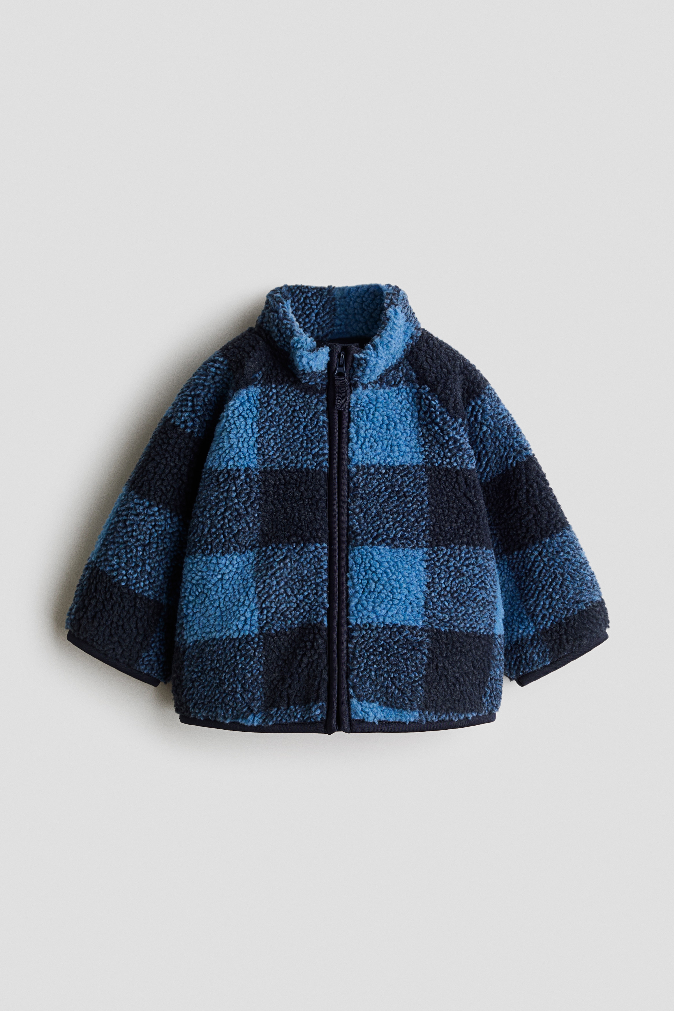 Printed teddy jacketModel