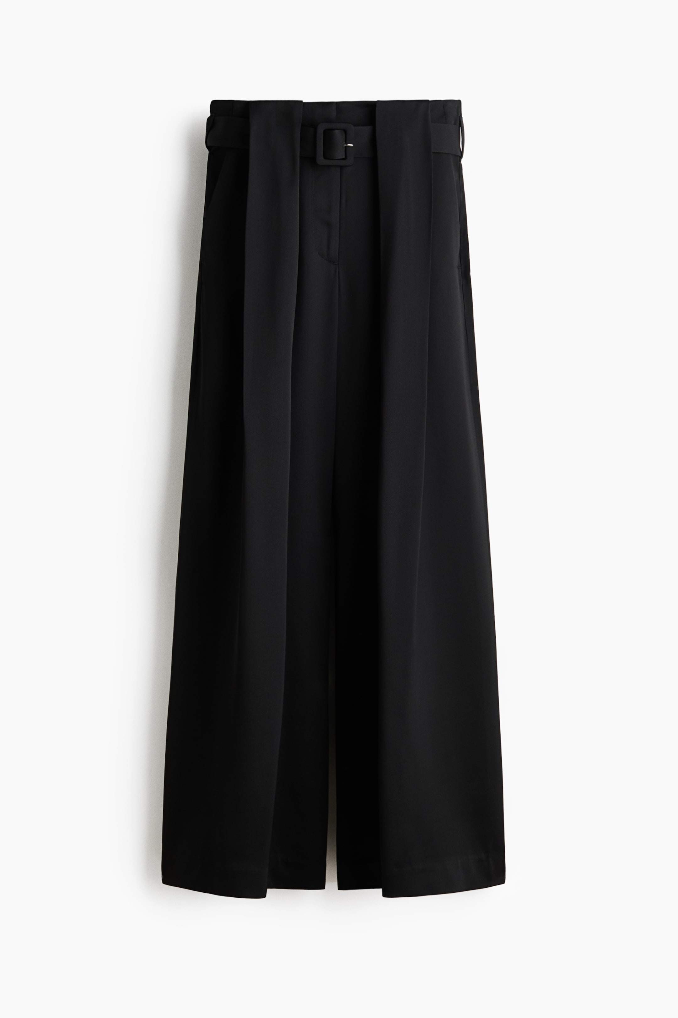 Pantalon avec ceinture et détails plissés