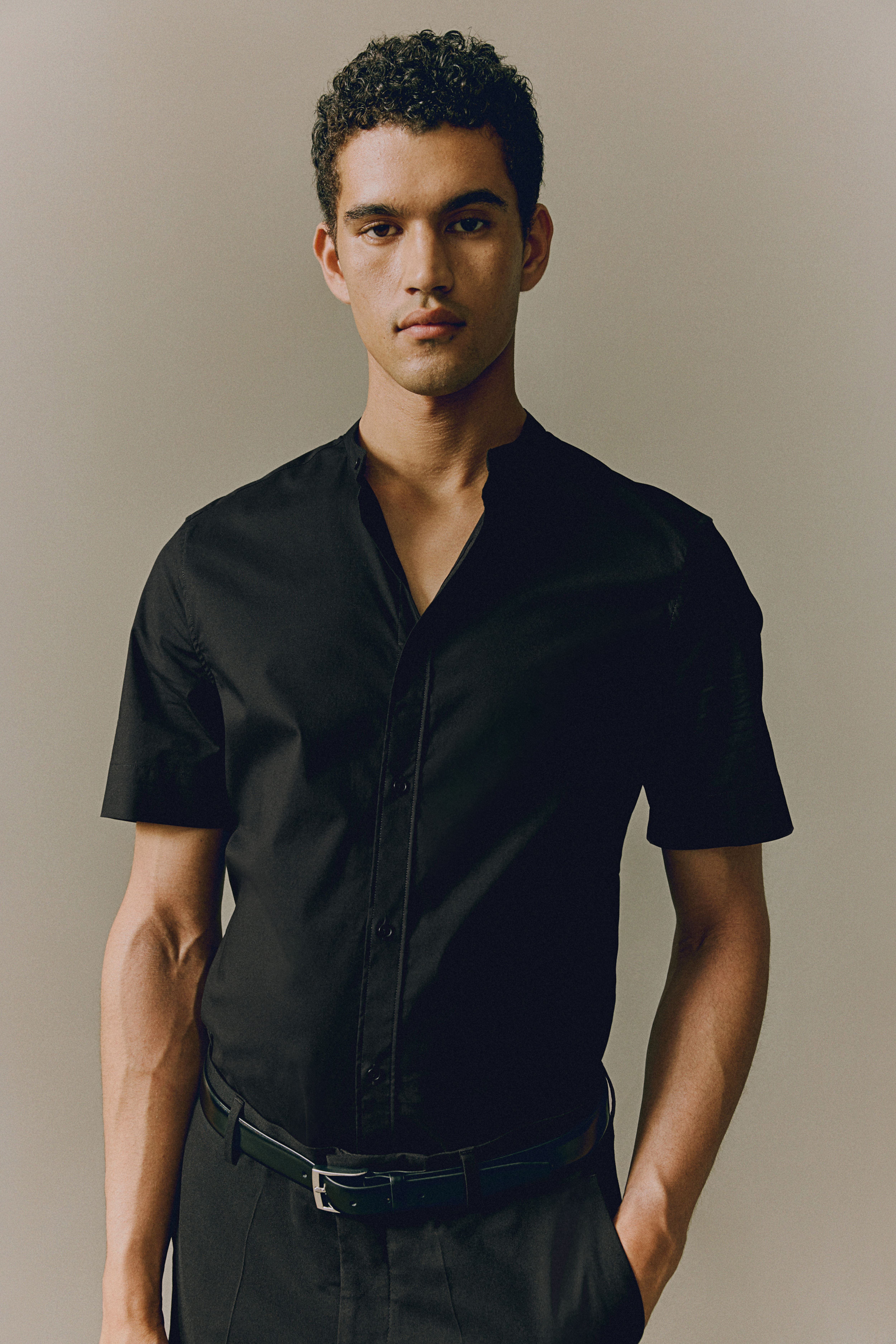 Muscle Fit Cotton Shirt - Short sleeve - Regular length - Black - Men | H&M  US