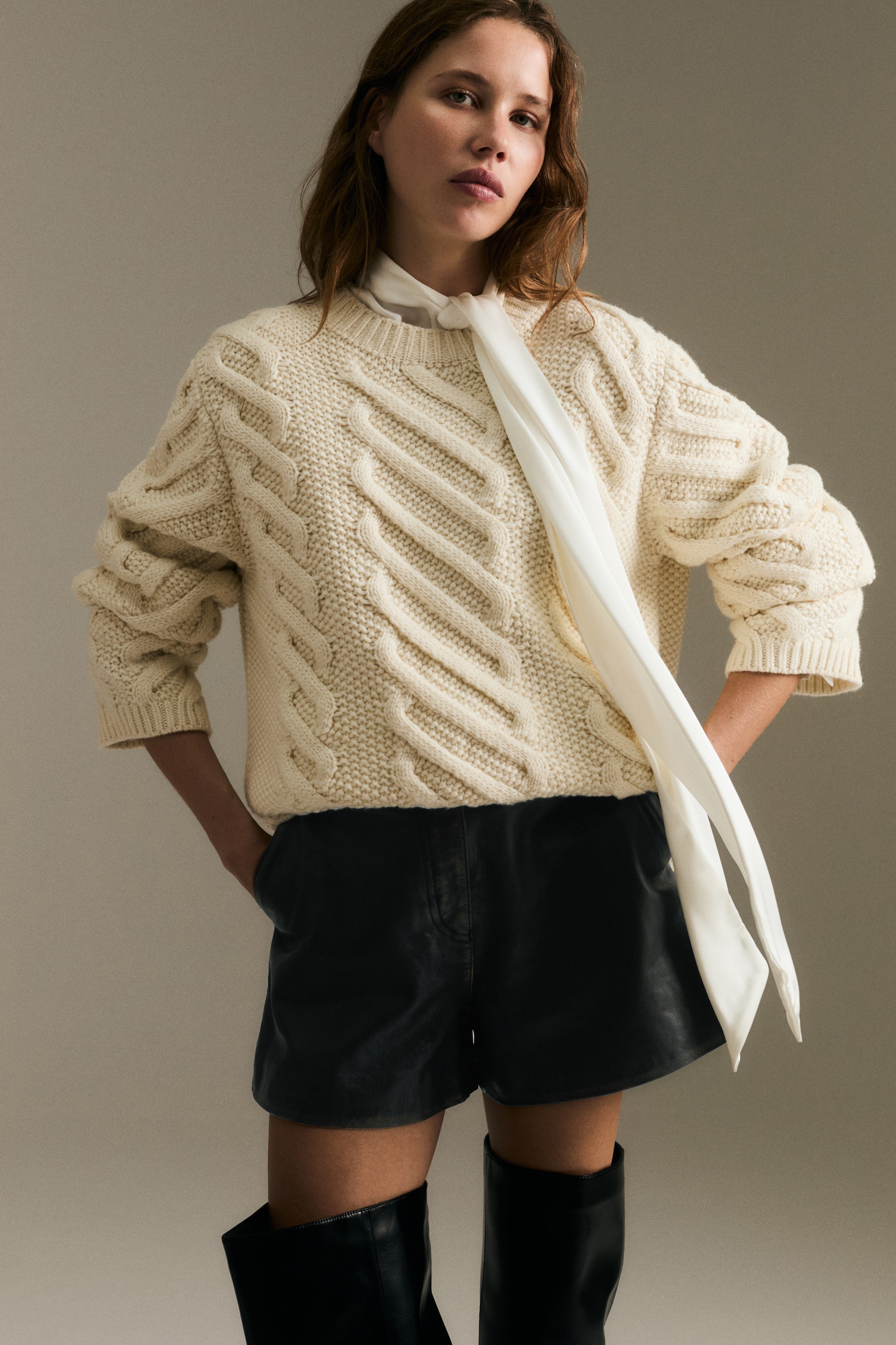 Visualizza immagine più grande: Leather shorts - Marrone scuro | H&M IT 2