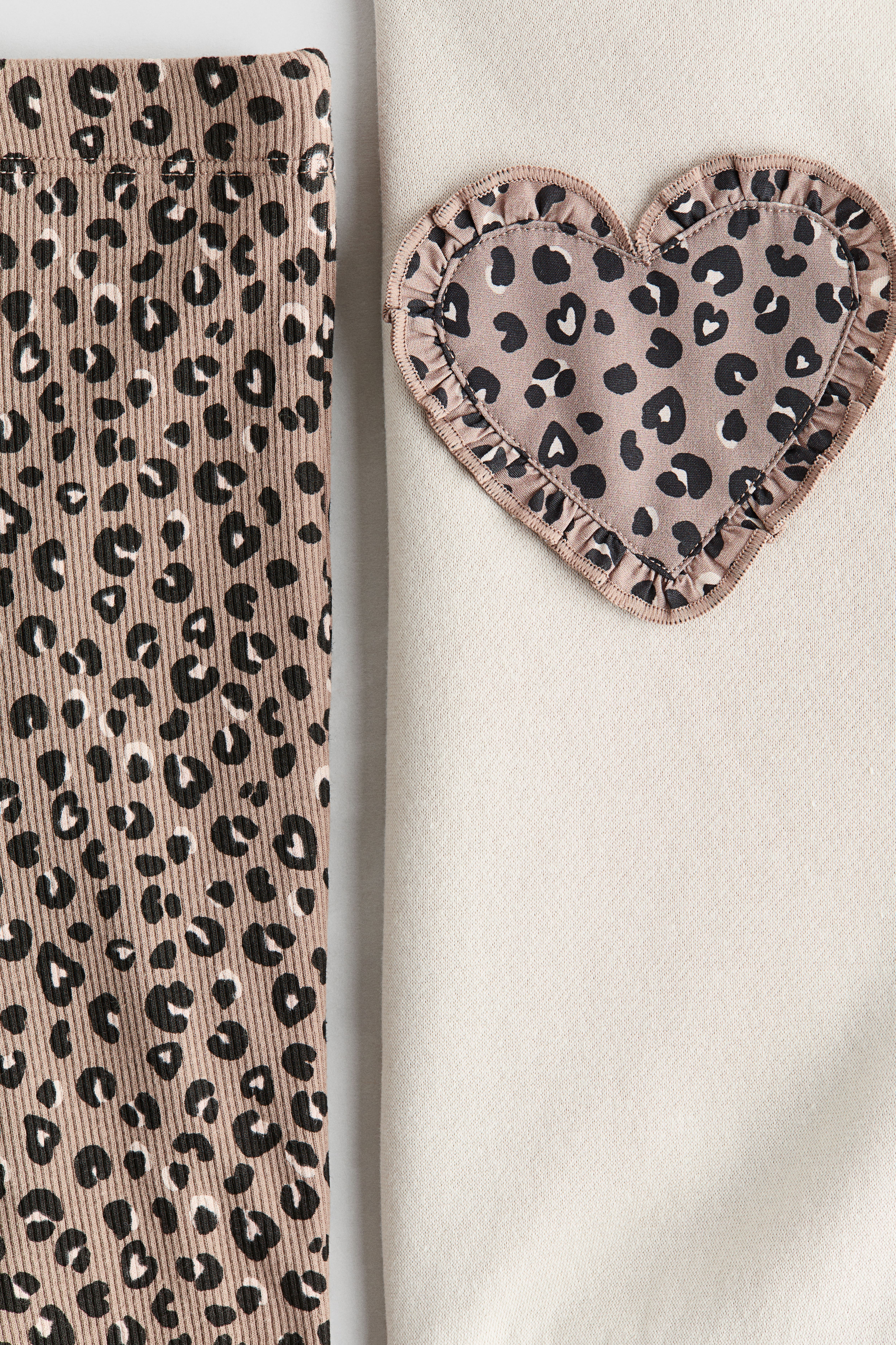 2-Piece Appliquéd Set