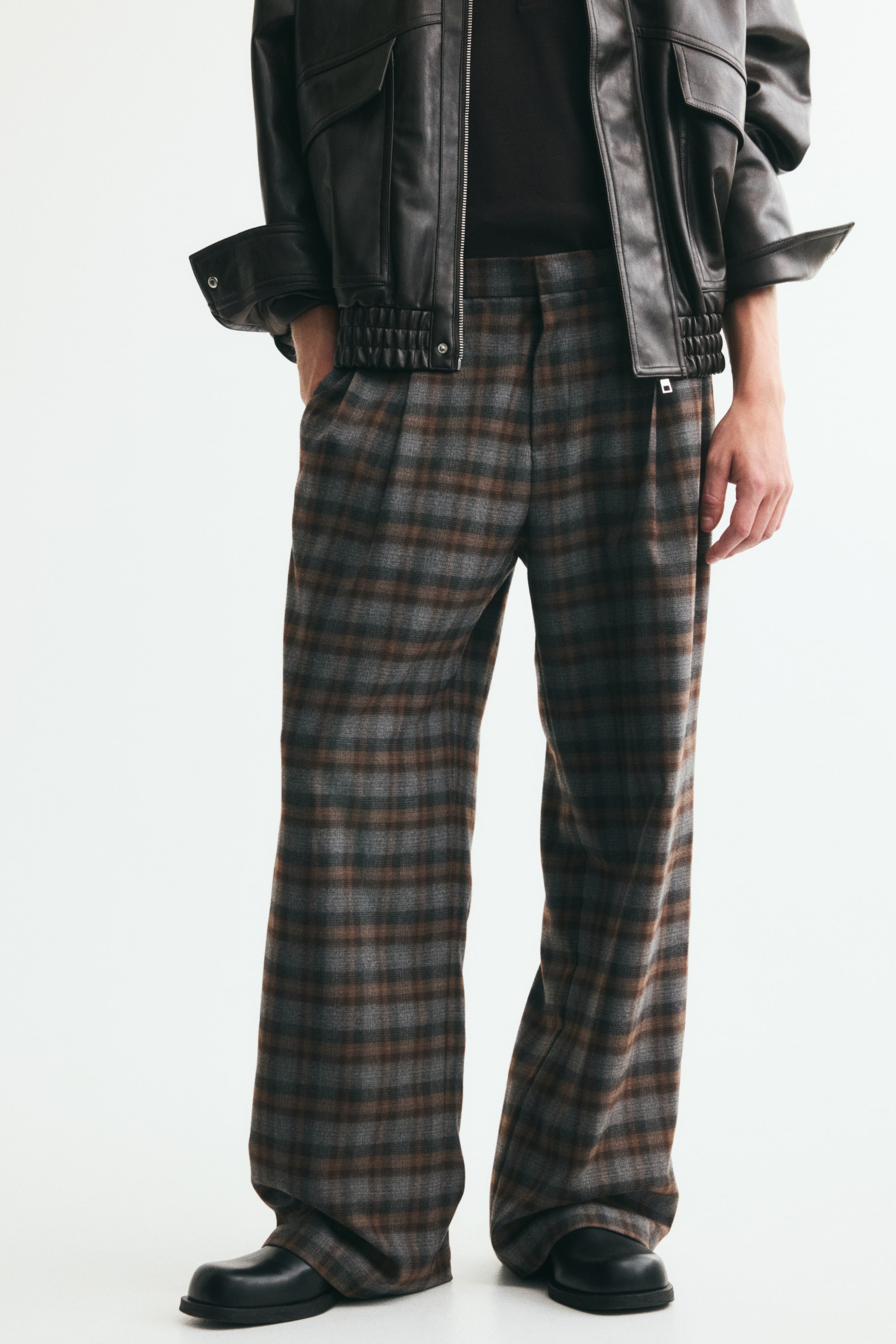 Oversized Wide-Leg Tailored Pants