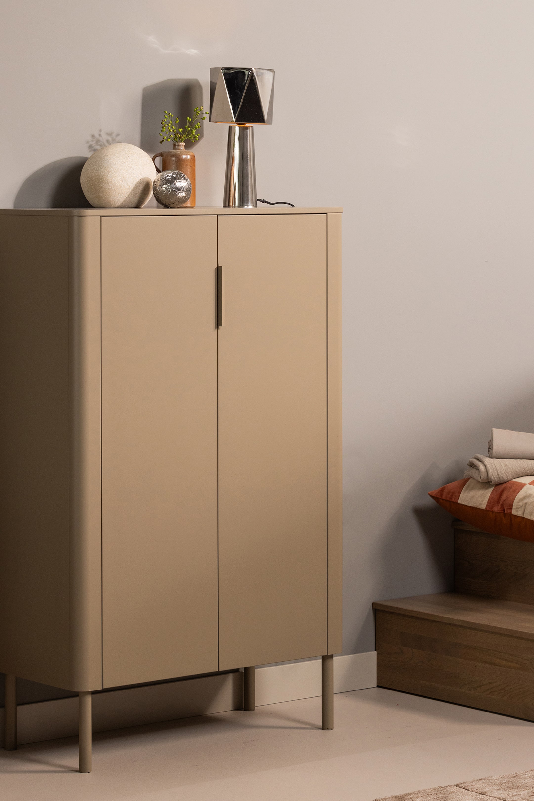 Größeres Bild ansehen: Gunnar 2-doors Cabinet - Grau - WOOOD - Home All | H&M DE 1