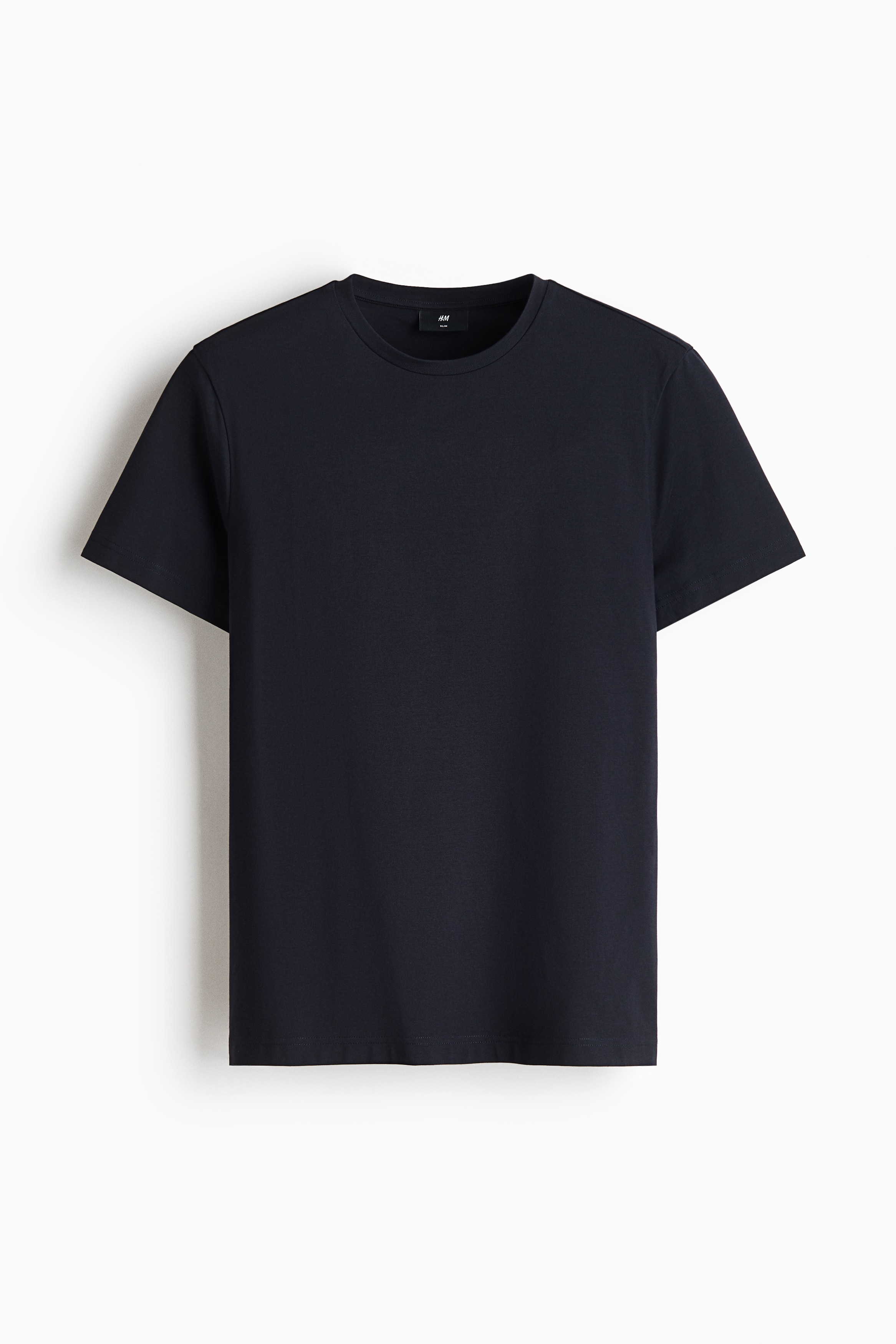 Ein dunkelmarineblaues T-Shirt ist frontal ausgerichtet und verfÃ¼gt Ã¼ber einen Rundhalsausschnitt, kurze Ãrmel und einen geraden Saum. Das Slim-Fit-KleidungsstÃ¼ck zeigt eine glatte, einfarbige Textur mit minimalistischem Design.