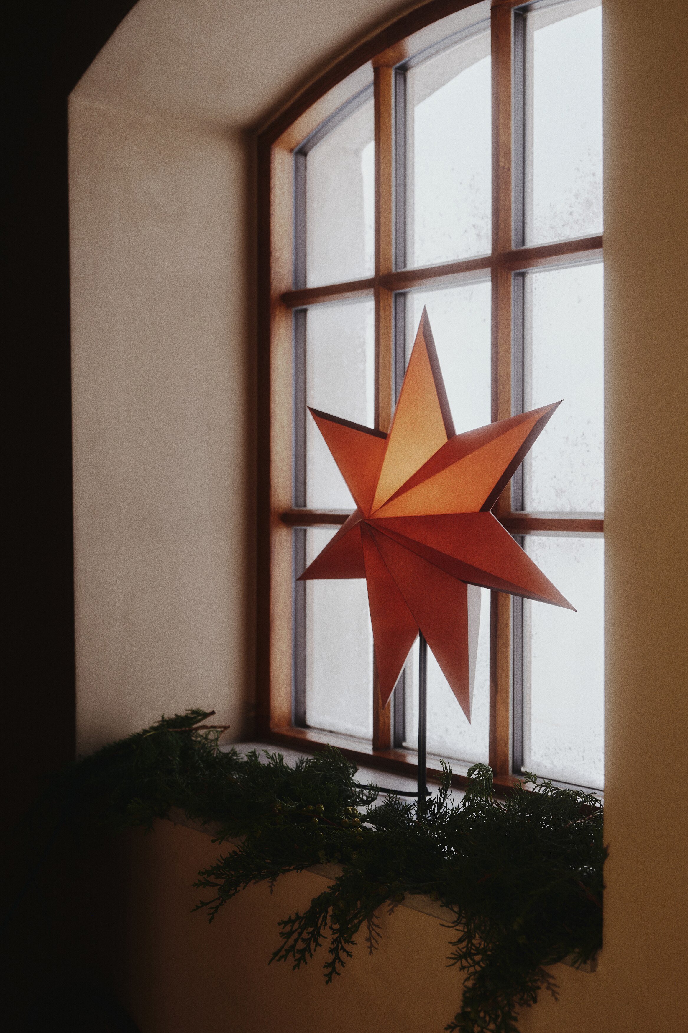 Lámpara de mesa con estrella de papel - Burdeos/Blanco