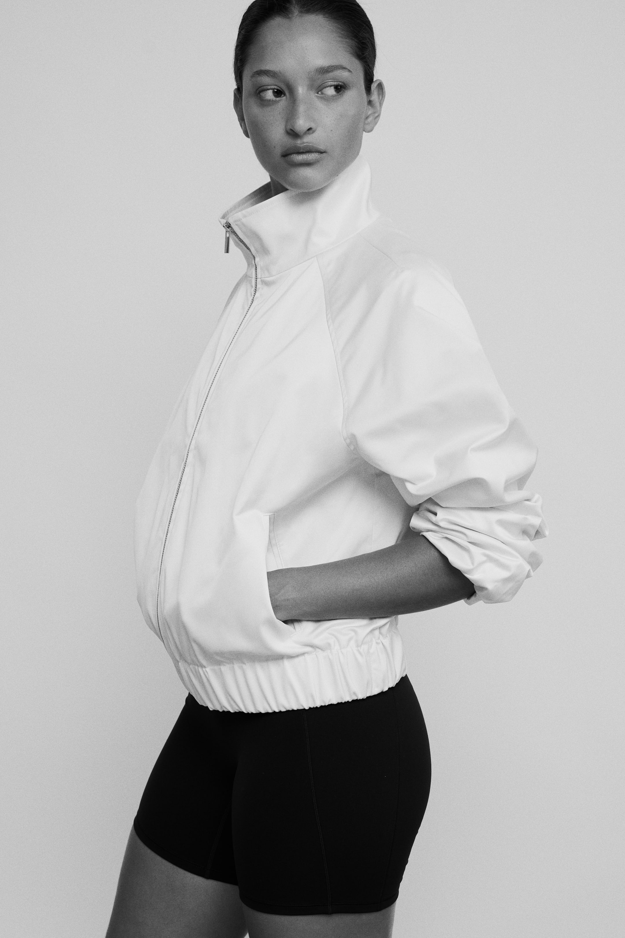 Женские куртки H&M Balloon-Sleeved Satin Jacket — фото 4