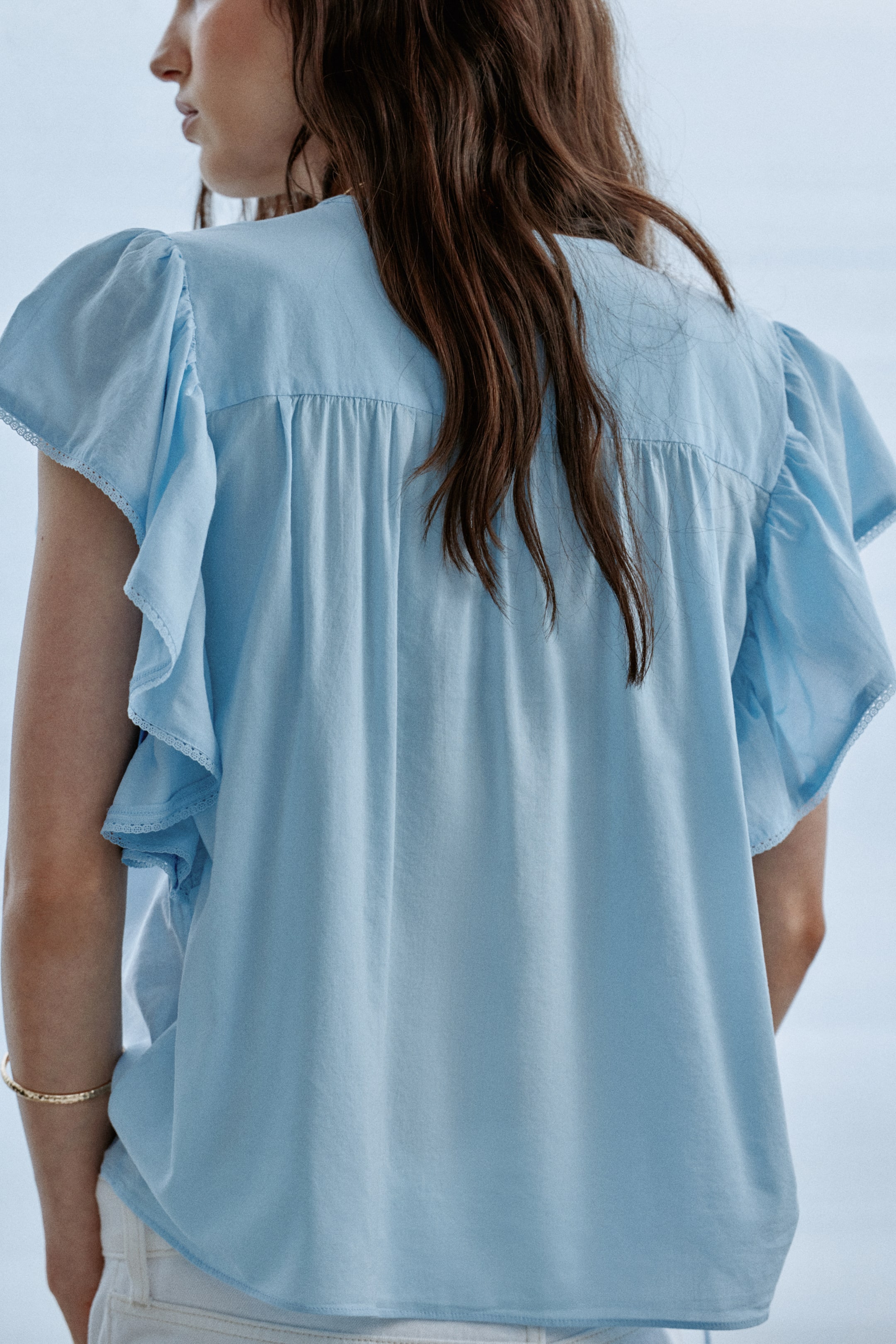 Blouse à manches volantées avec dentelle